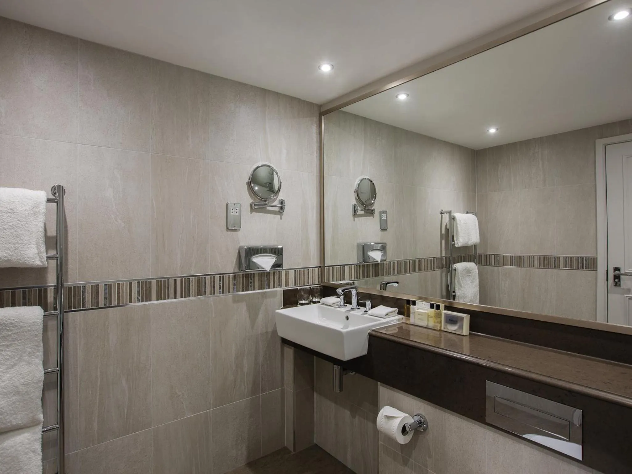 Bathroom in L’Horizon Beach Hotel &amp; Spa