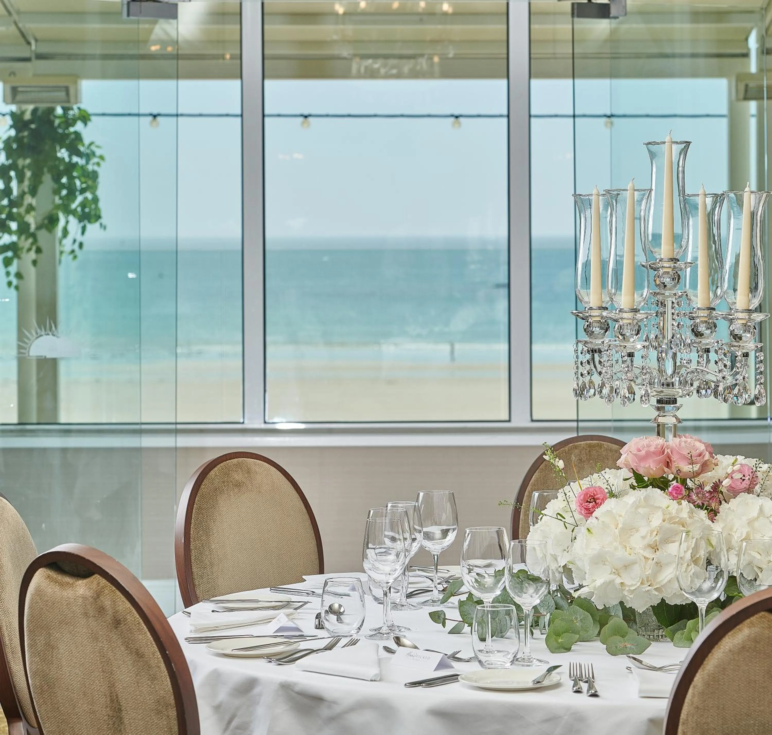 Restaurant/places to eat in L’Horizon Beach Hotel &amp; Spa