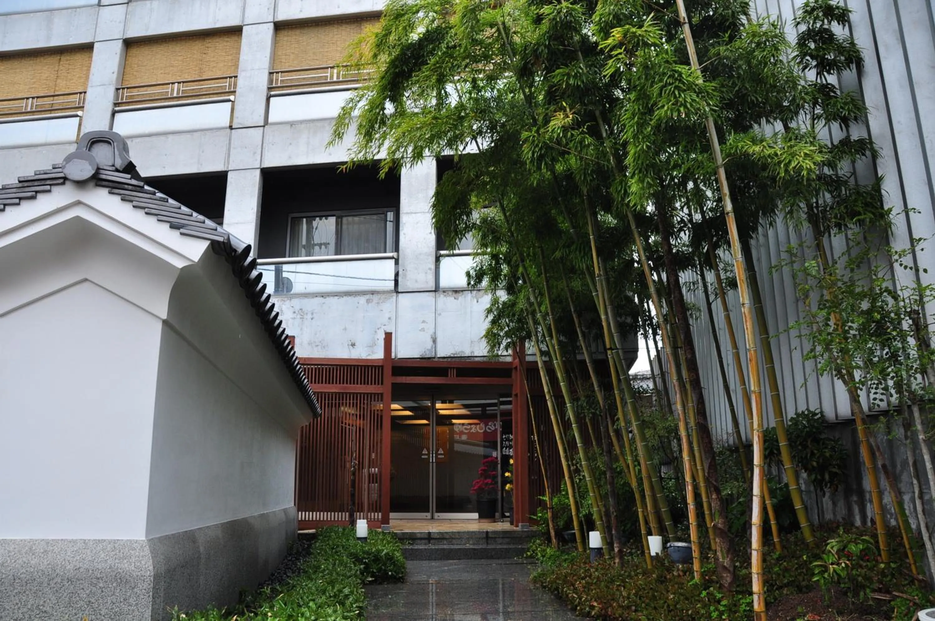 Facade/entrance in こんぴら温泉 貸切湯の宿 ことね