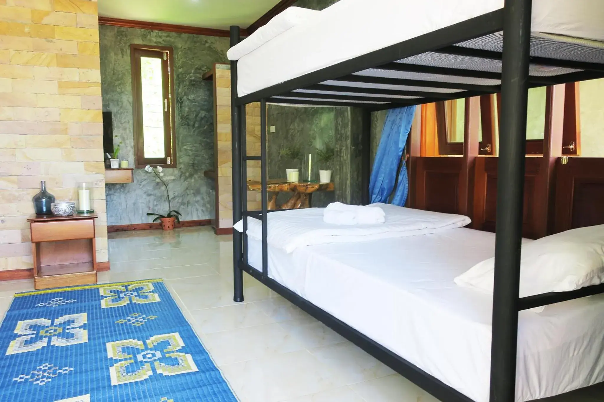 Bed in 6-Bed Mixed Dormitory Room in Wonderland Healing Center Bed in 6-Bed Mixed Dormitory Room in Wonderland Healing Center