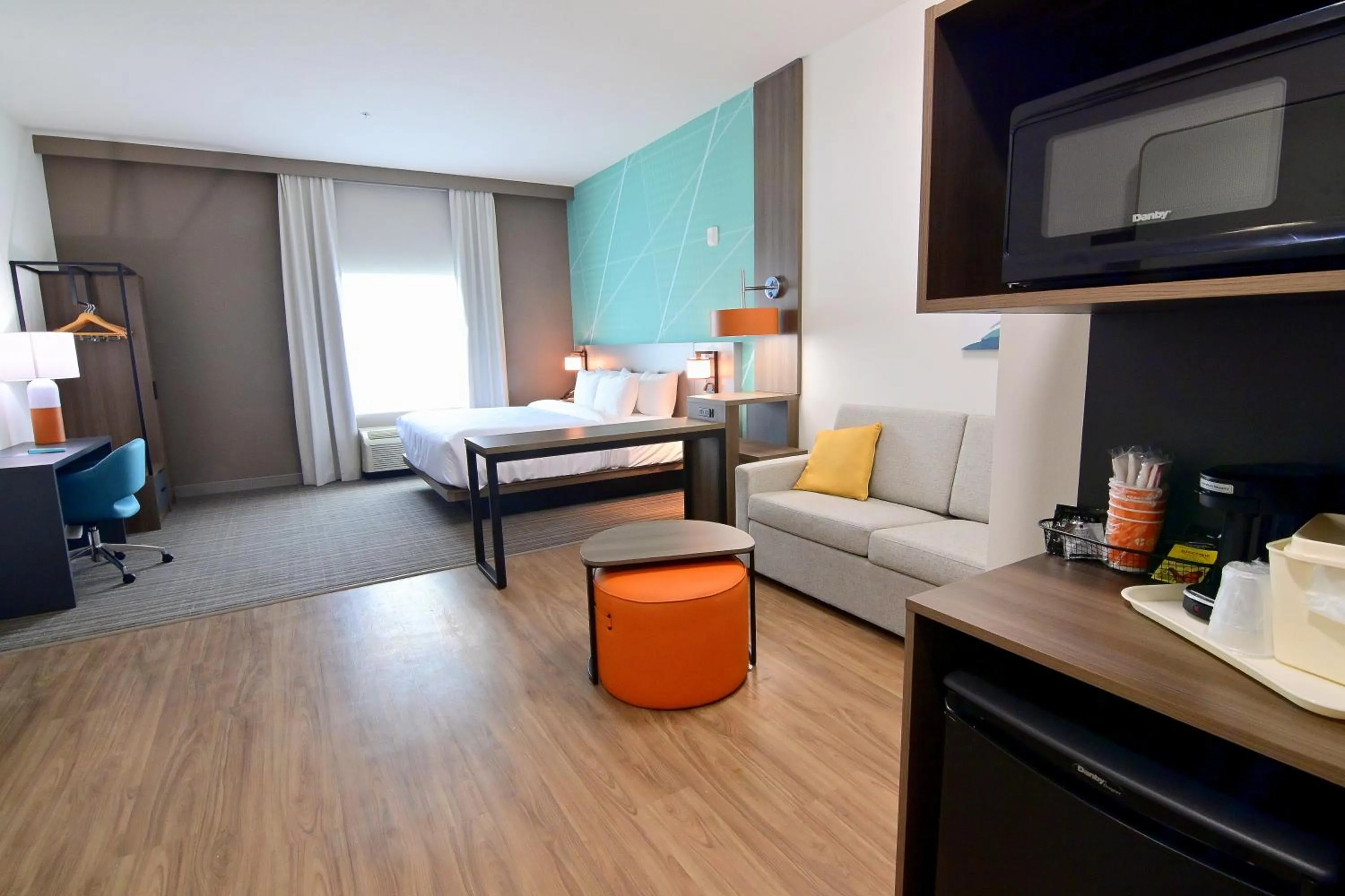 Bedroom, Bed in Comfort Suites Titusville near Kennedy Space Center