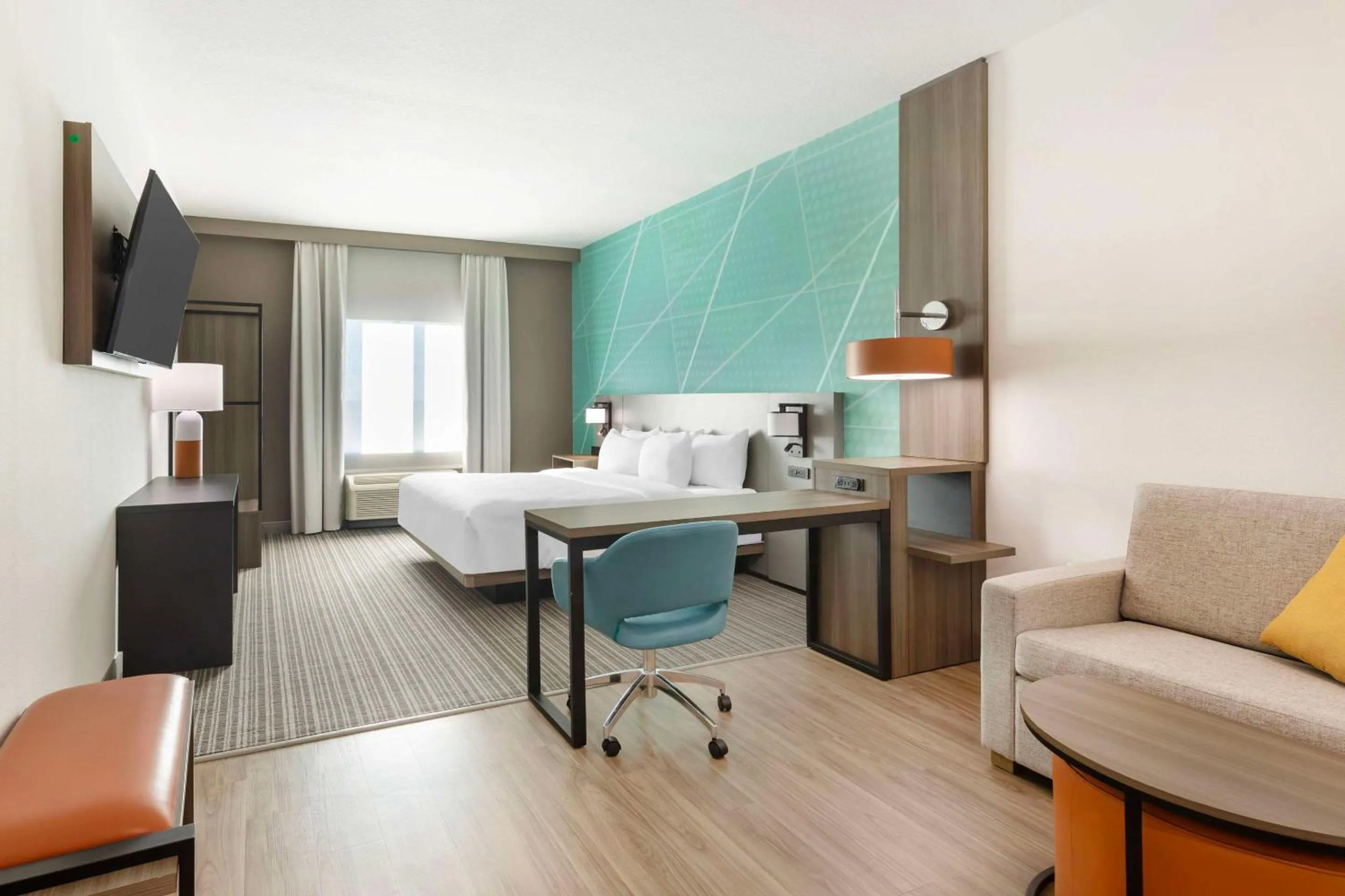 Bedroom, Bed in Comfort Suites Titusville near Kennedy Space Center