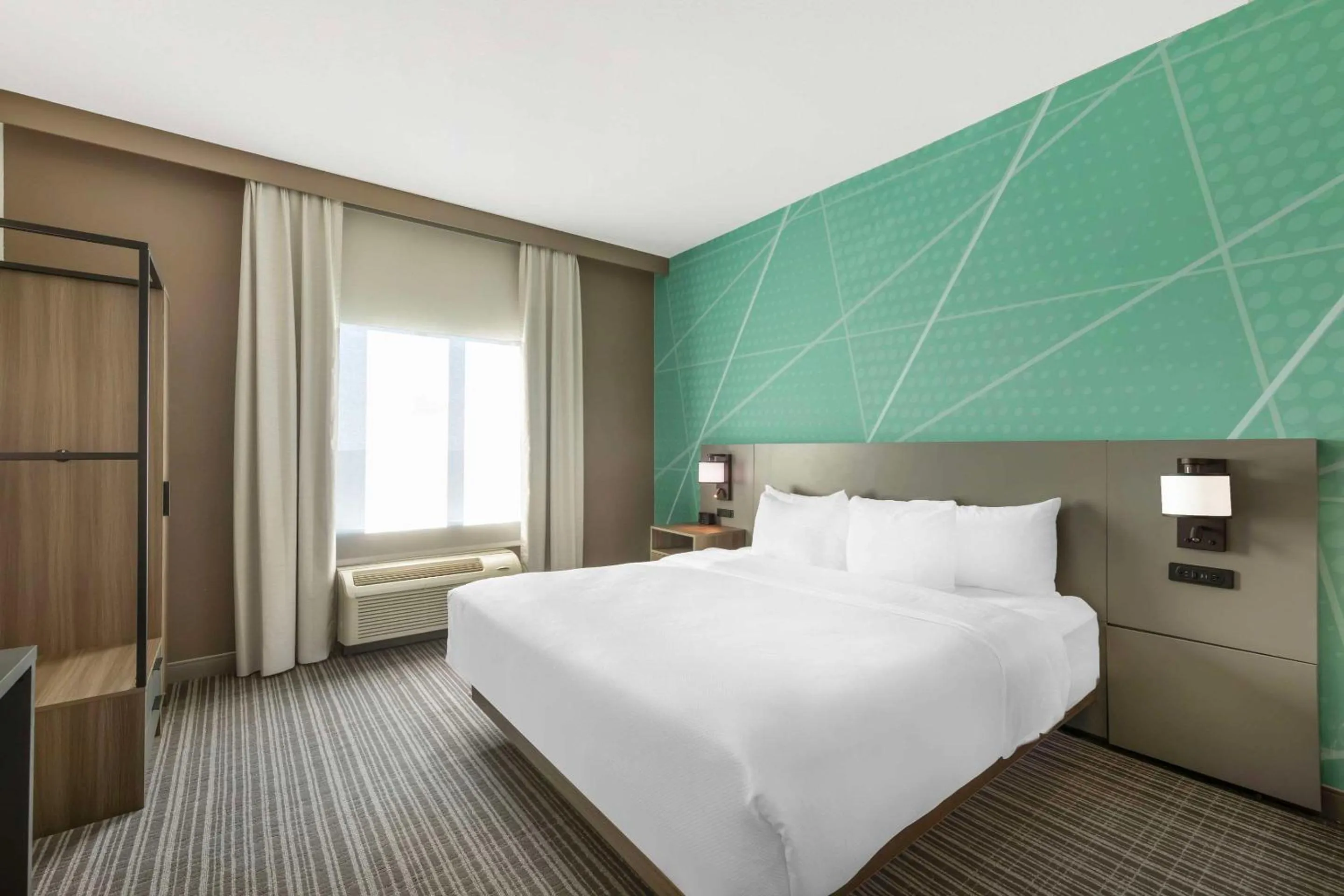 Bedroom, Bed in Comfort Suites Titusville near Kennedy Space Center