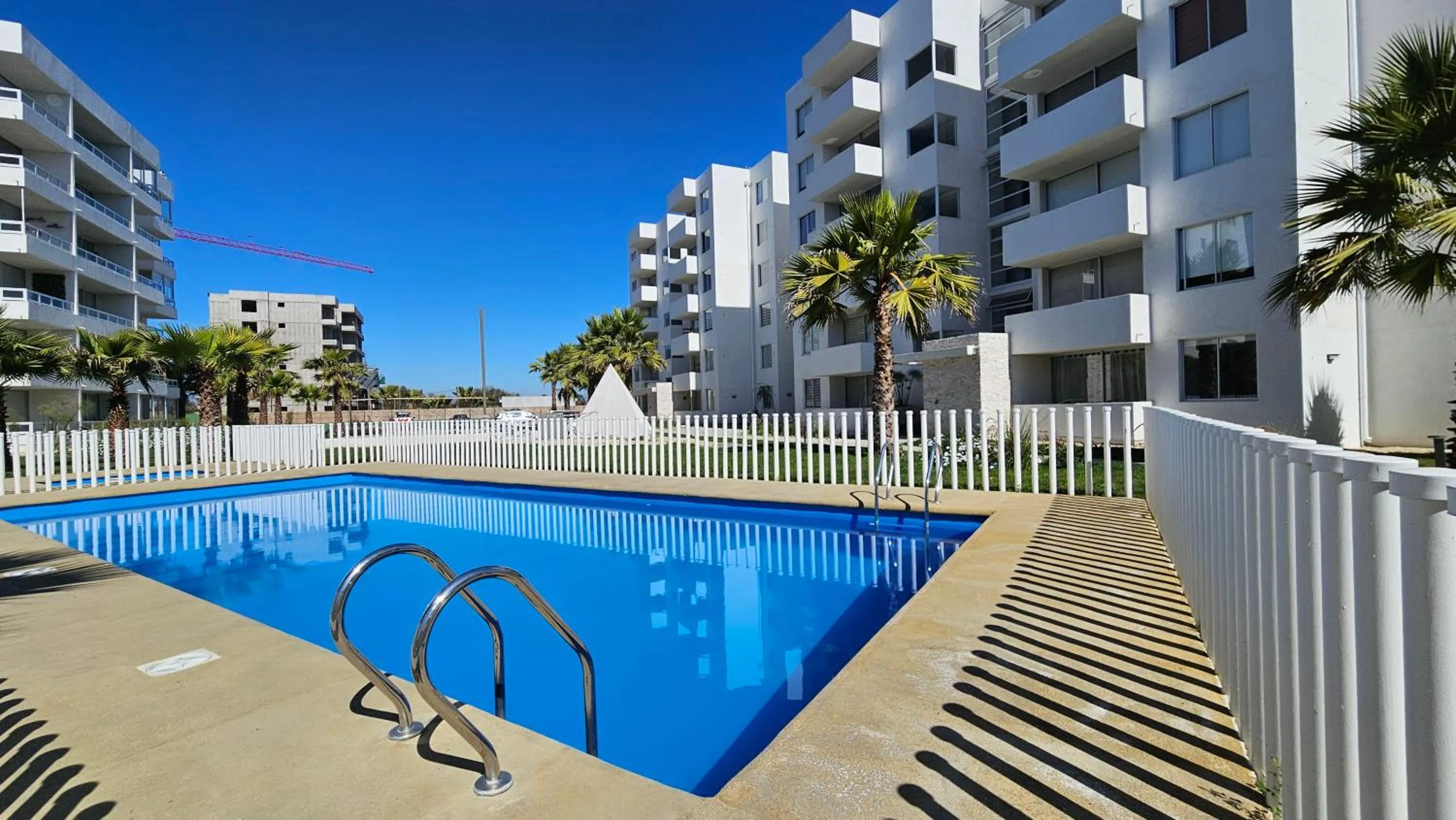 Swimming pool in Oceana Suites Distrito Verde