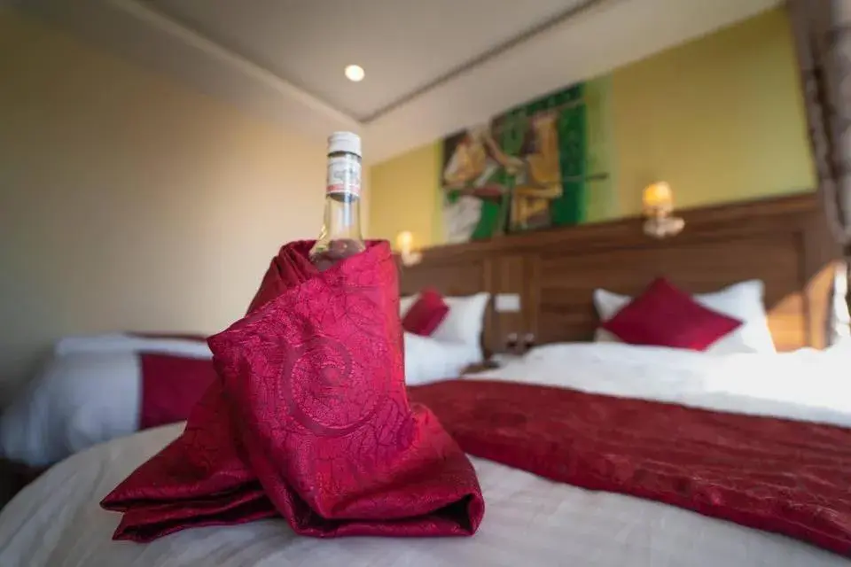Deluxe Suite - single occupancy in Hotel Royal Image Deluxe Suite - single occupancy in Hotel Royal Image