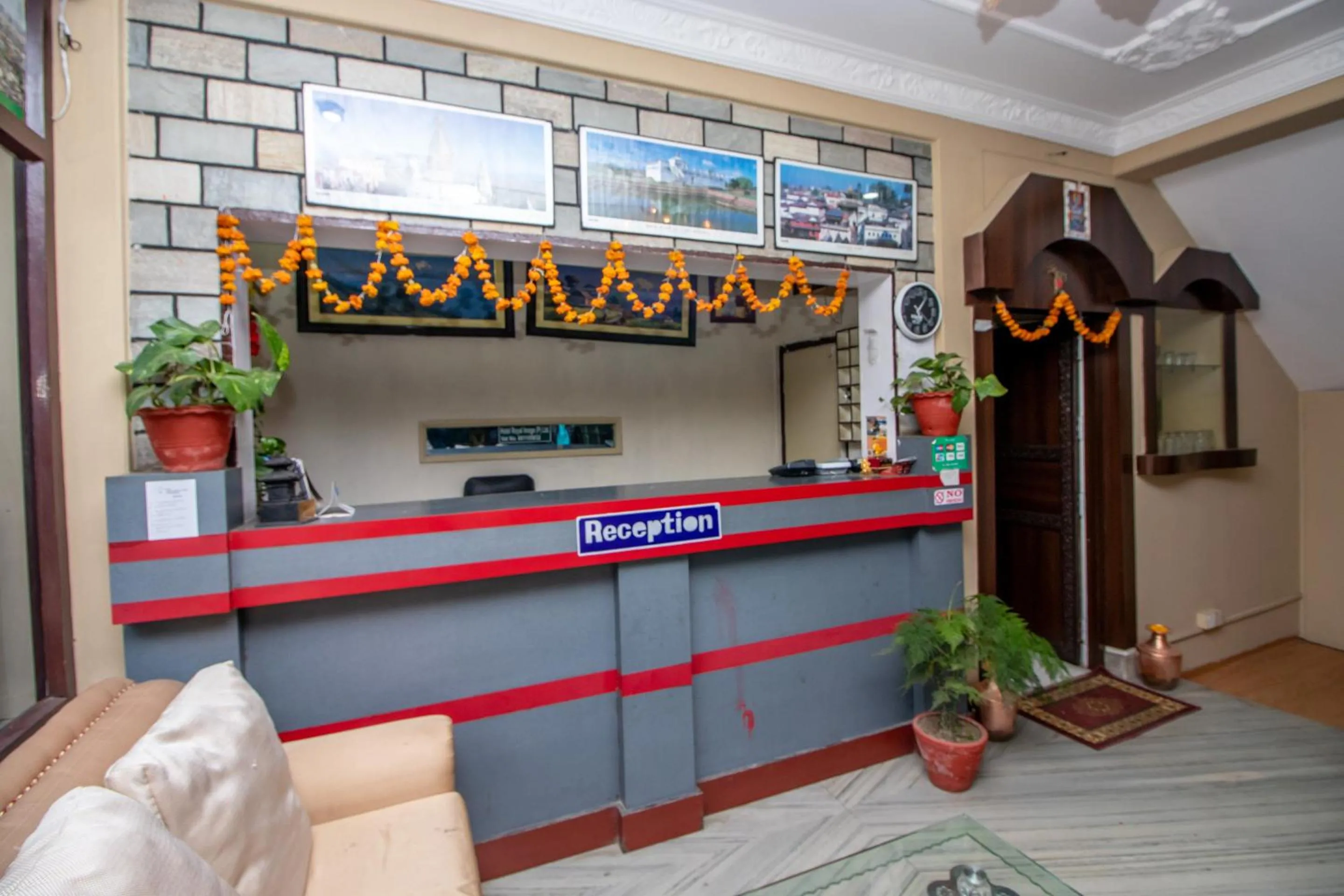 Lobby or reception in Hotel Royal Image