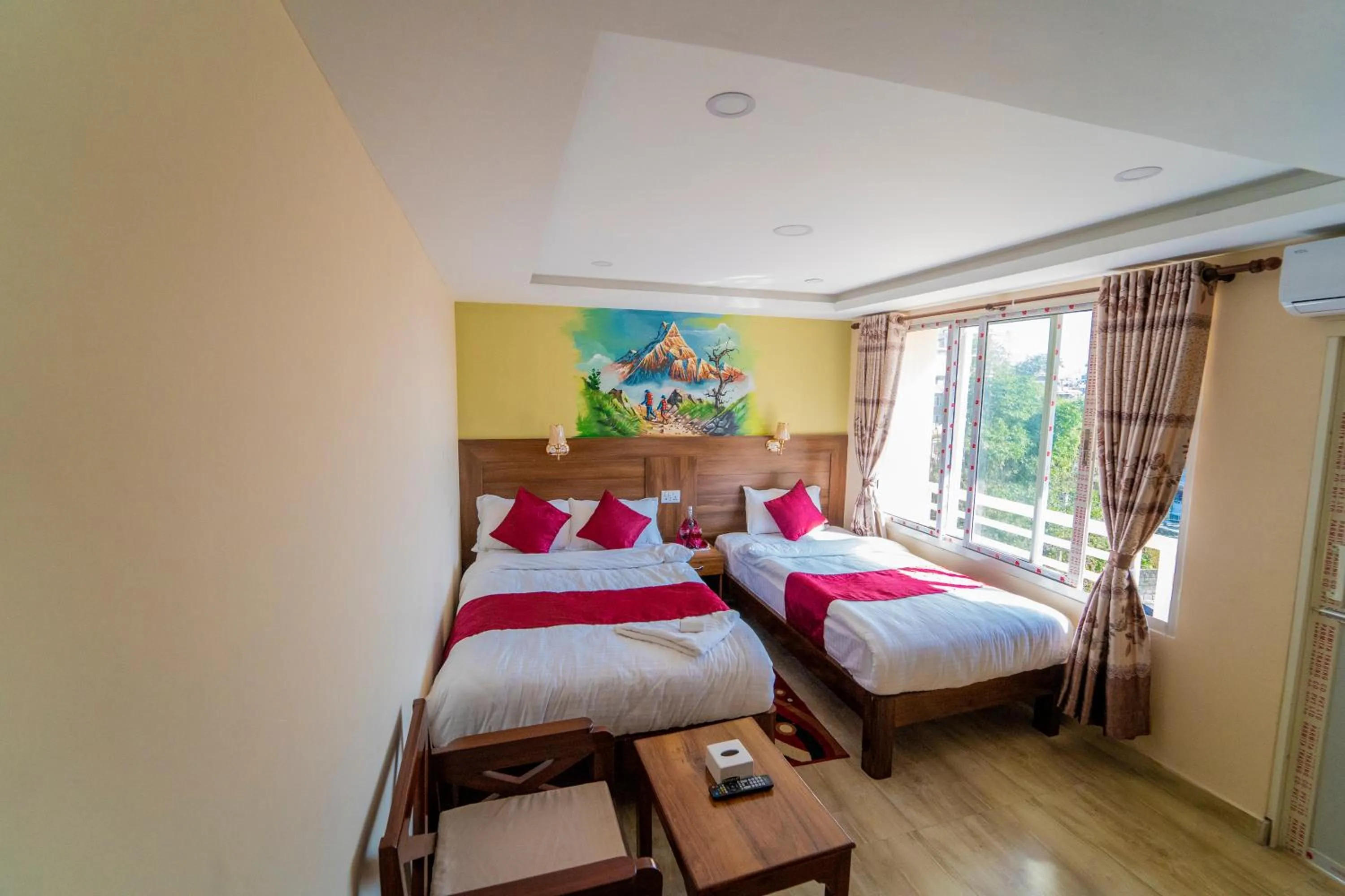 Photo of the whole room, Bed in Hotel Royal Image