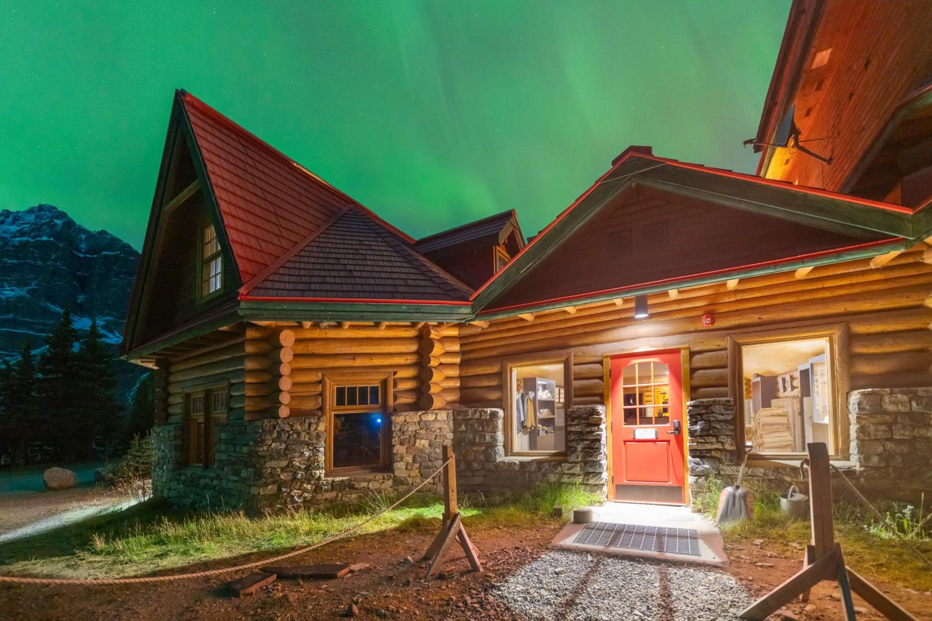 Facade/entrance in The Lodge at Bow Lake