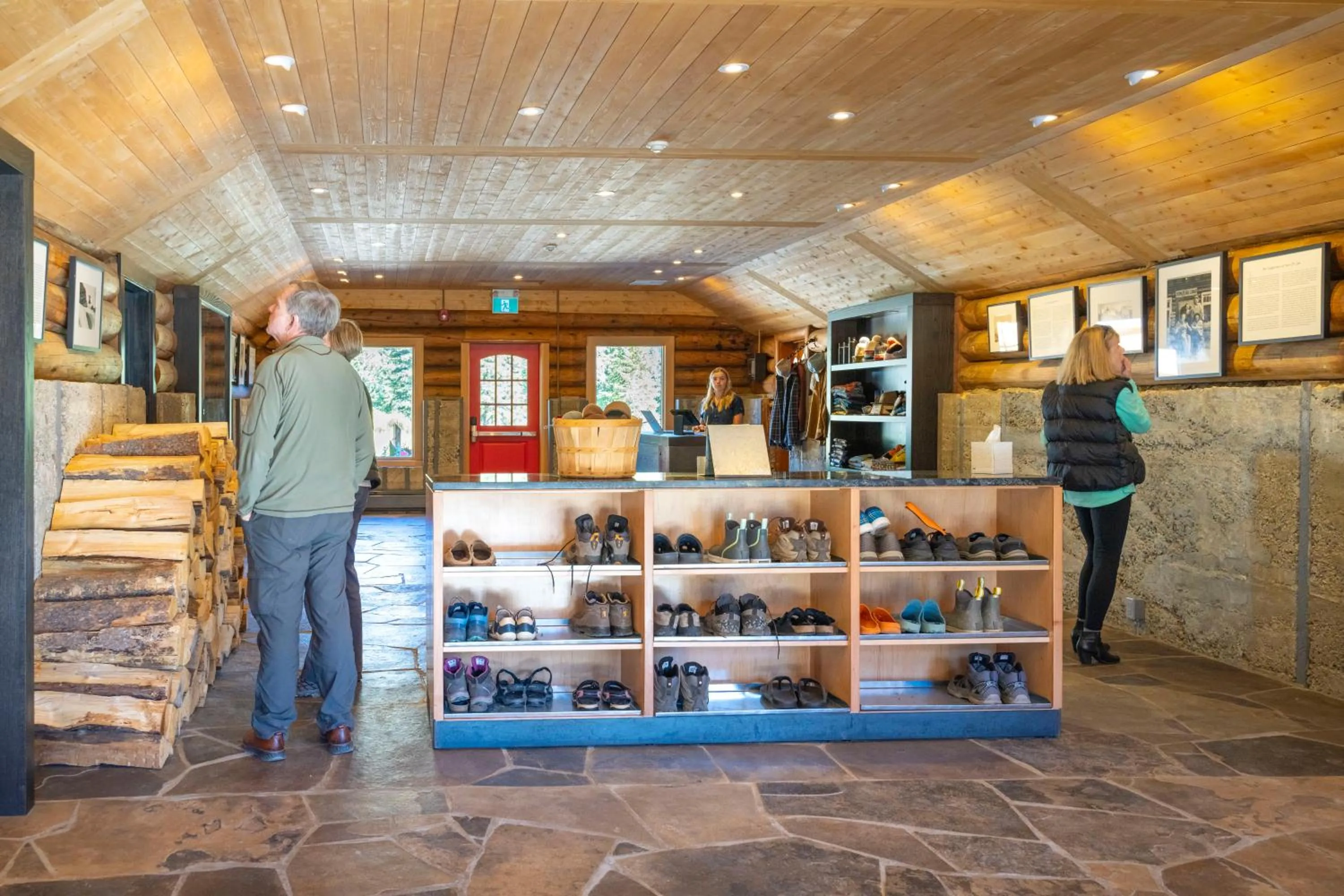 Lobby or reception in The Lodge at Bow Lake