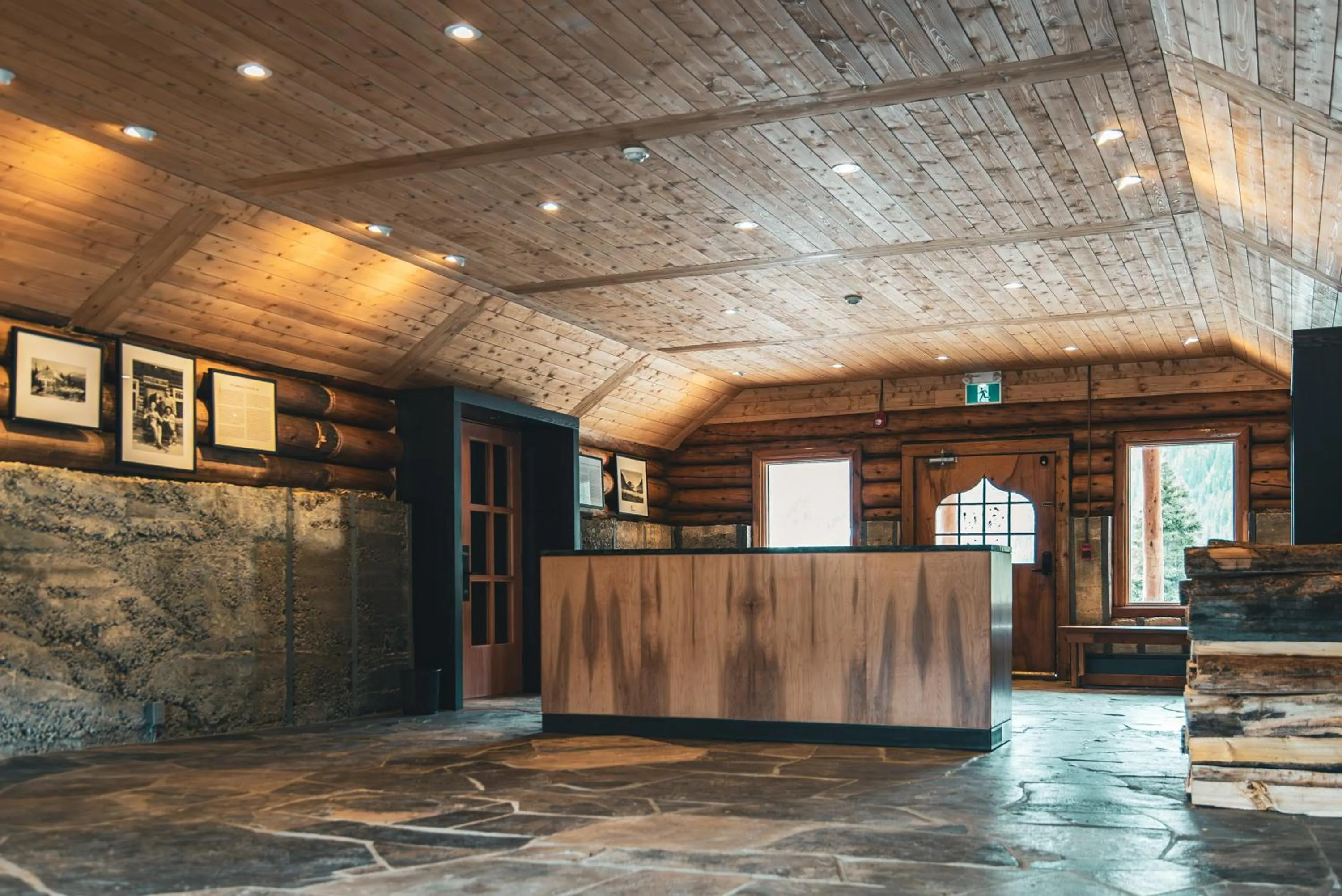 Lobby or reception in The Lodge at Bow Lake