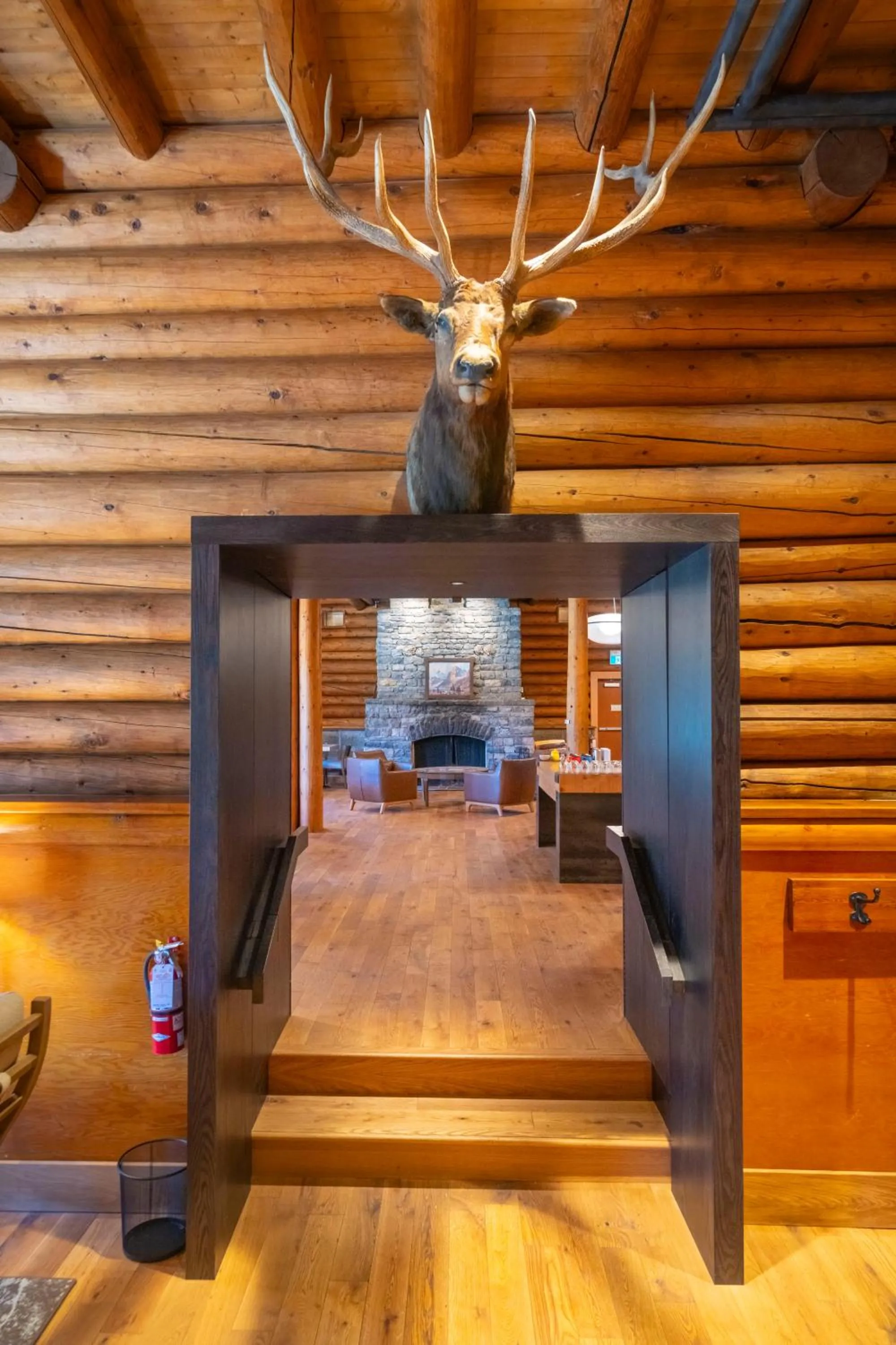 Restaurant/places to eat, Bed in The Lodge at Bow Lake