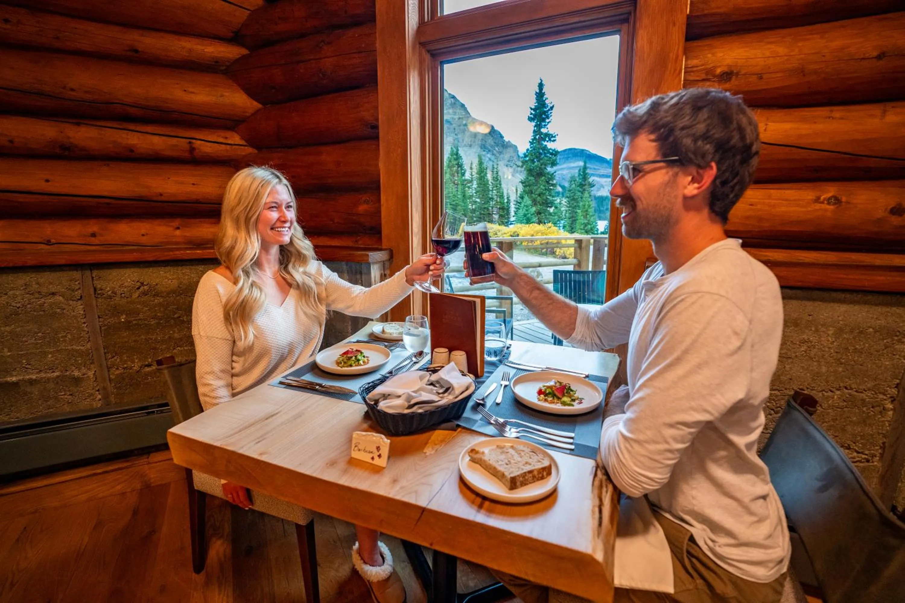 Restaurant/places to eat in The Lodge at Bow Lake