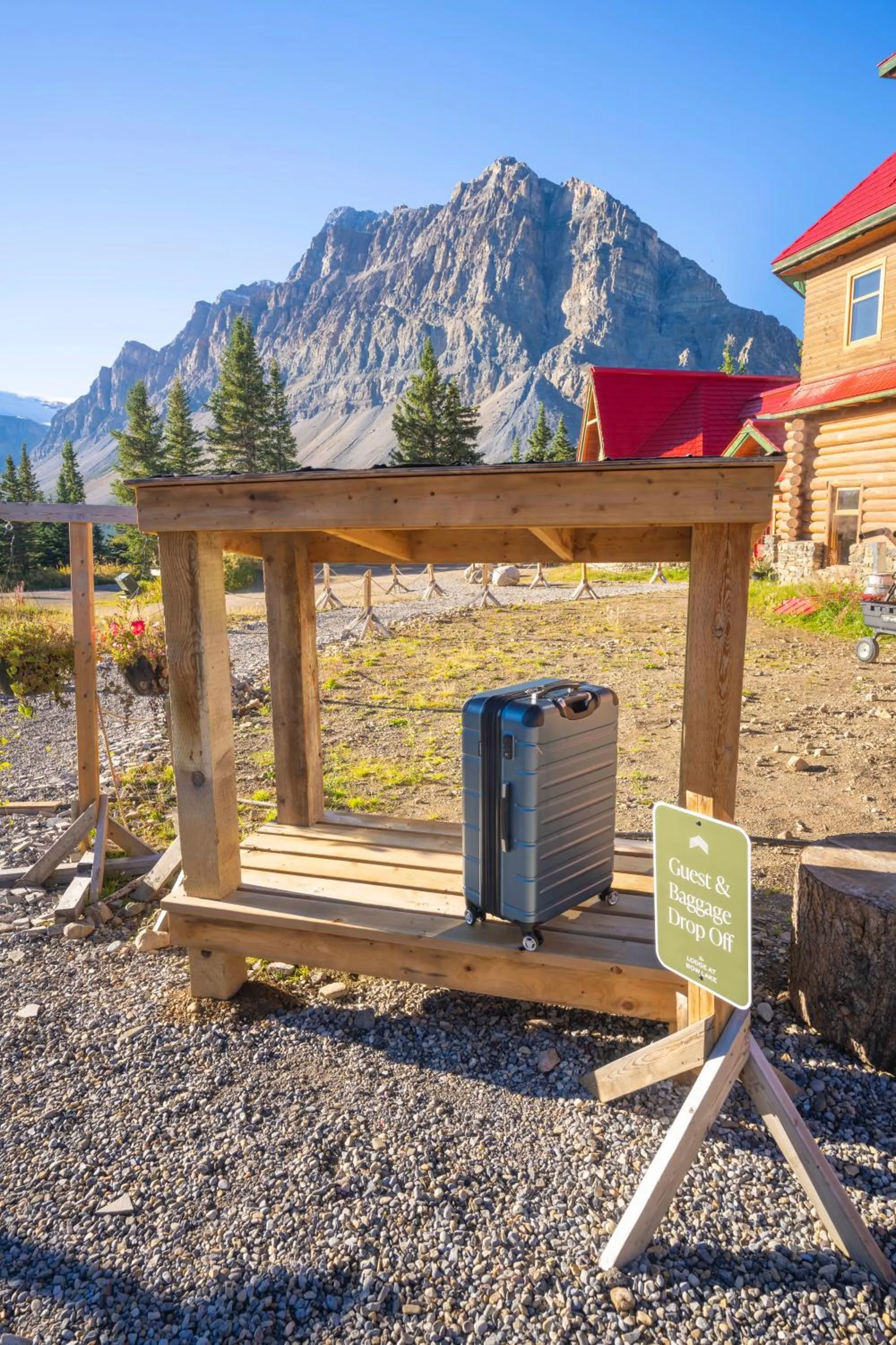 Facade/entrance in The Lodge at Bow Lake