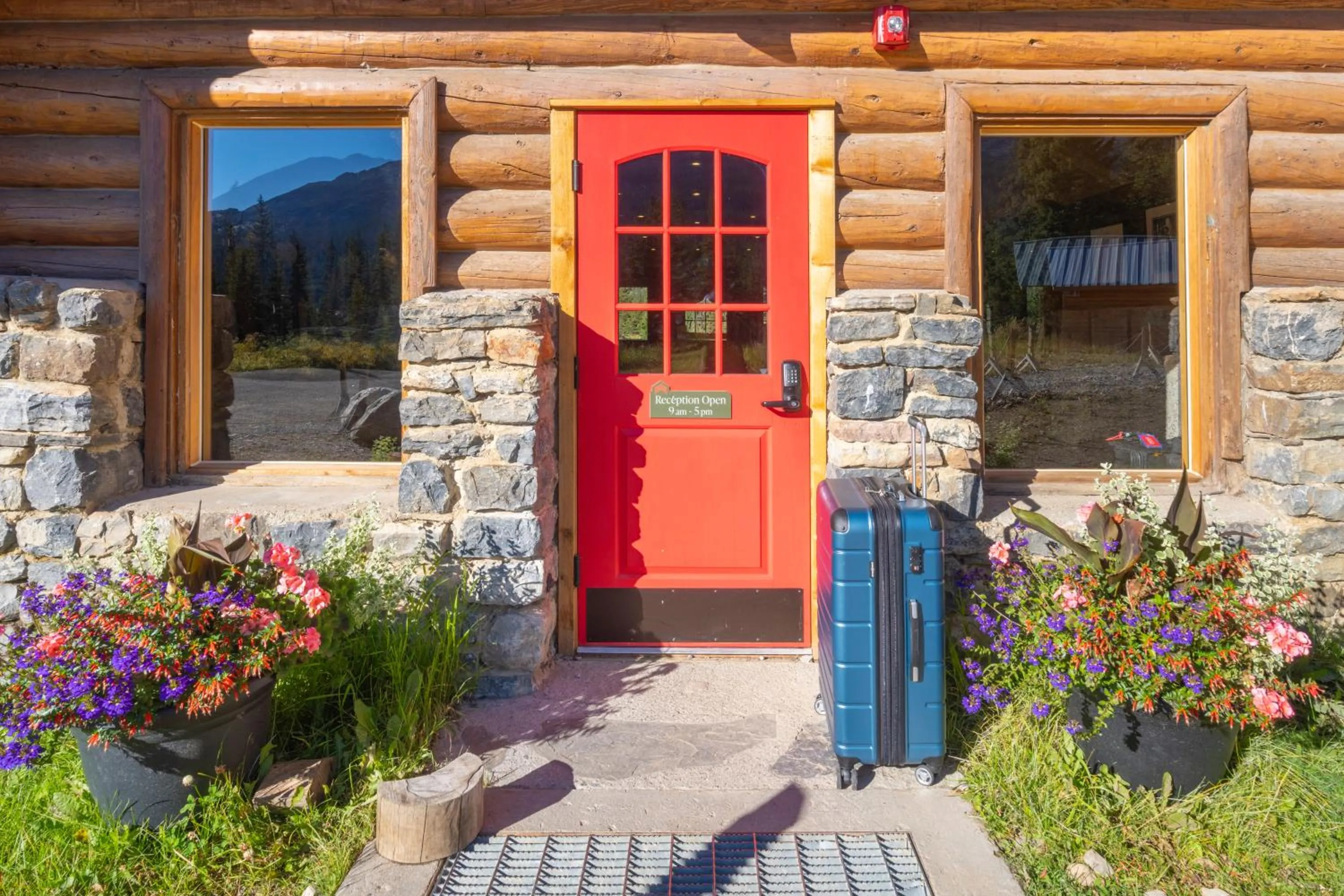 Facade/entrance in The Lodge at Bow Lake