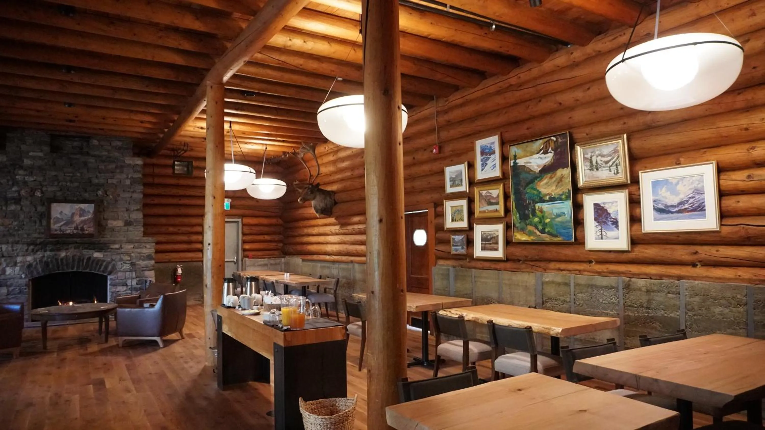 Restaurant/places to eat in The Lodge at Bow Lake