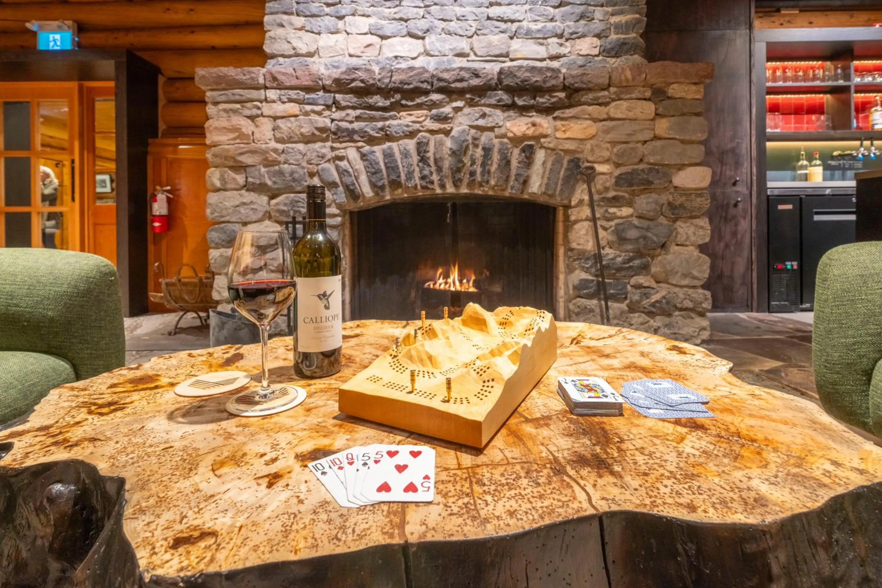 Lounge or bar in The Lodge at Bow Lake