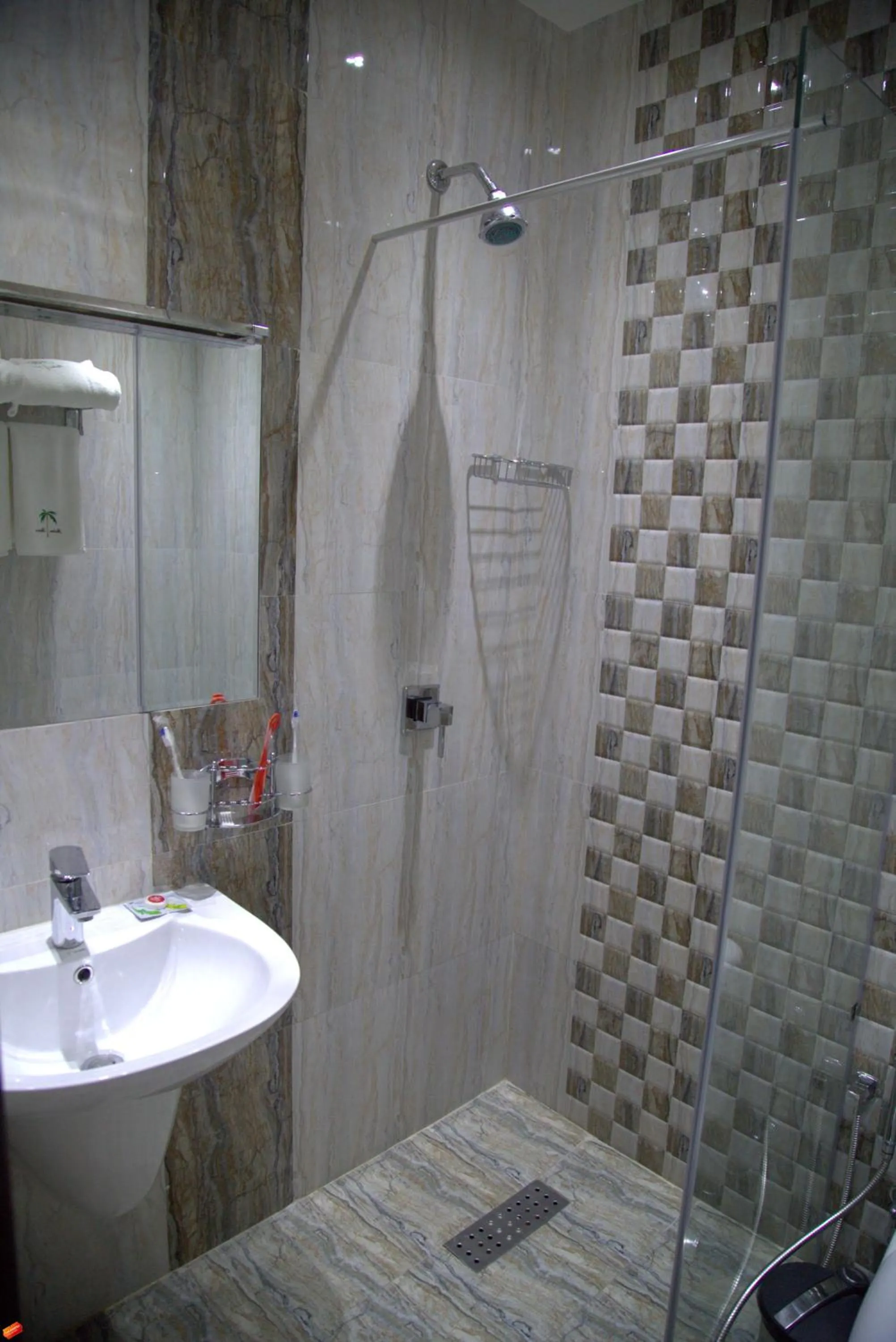 Shower in Palma Palace Hotel
