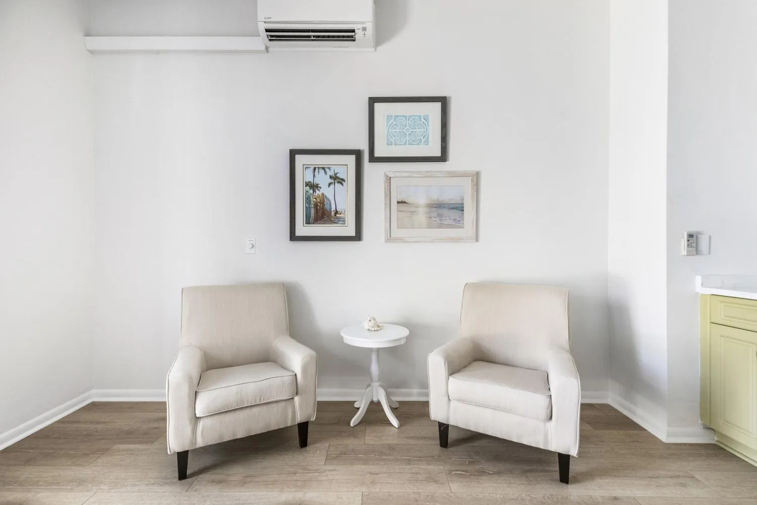 Seating area in Island Cottage Inn