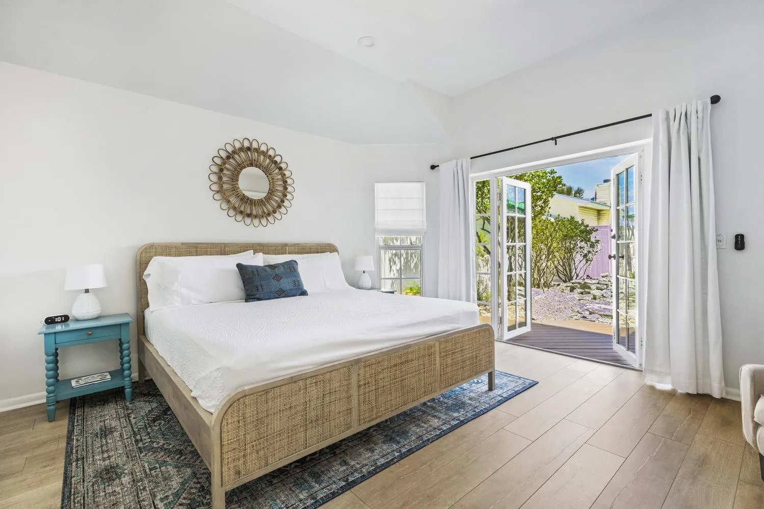 Bed in Island Cottage Inn