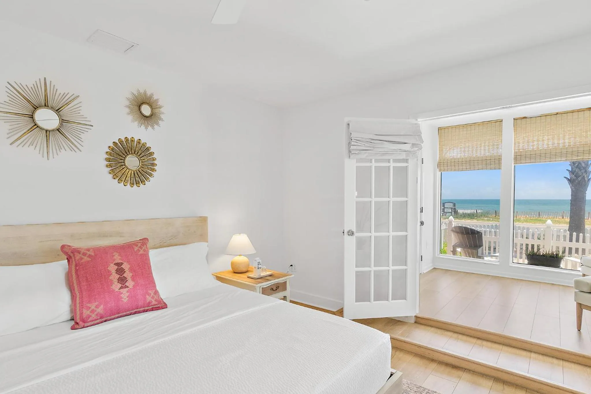 Bed in Island Cottage Inn