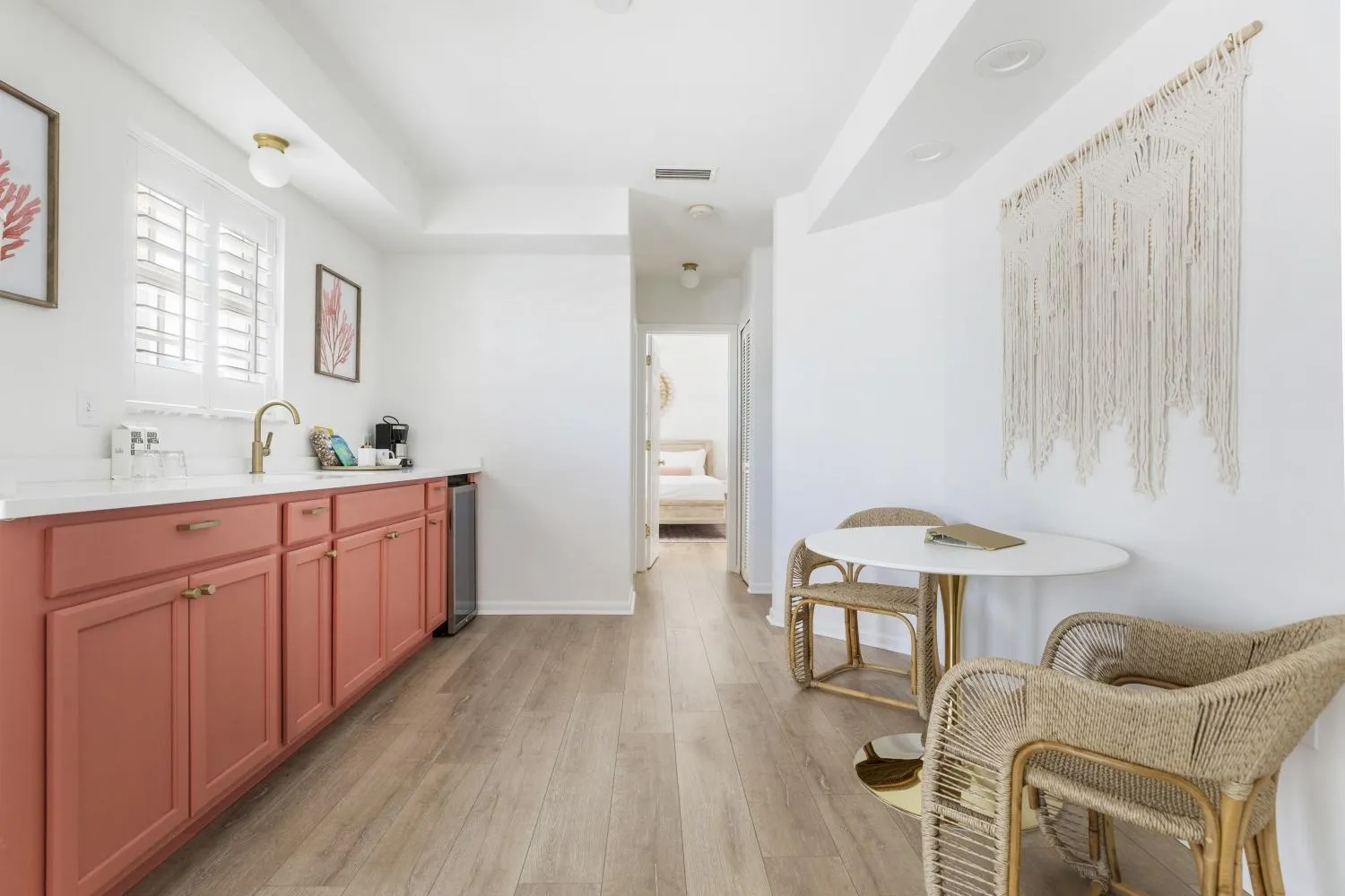Dining area in Island Cottage Inn