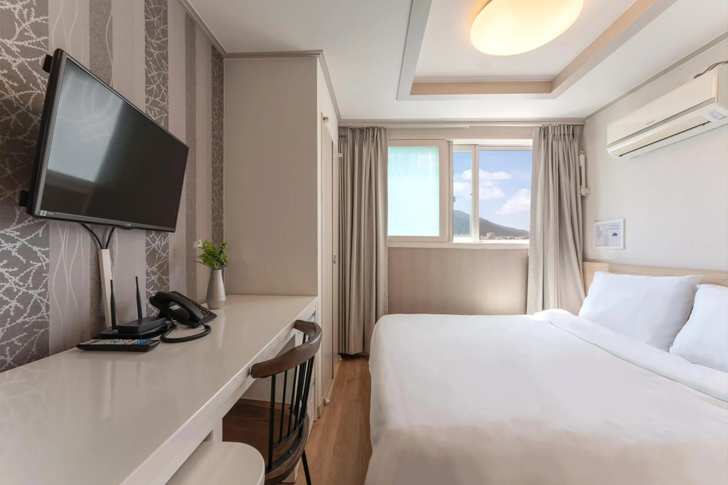 Bed in Staywell Hotel