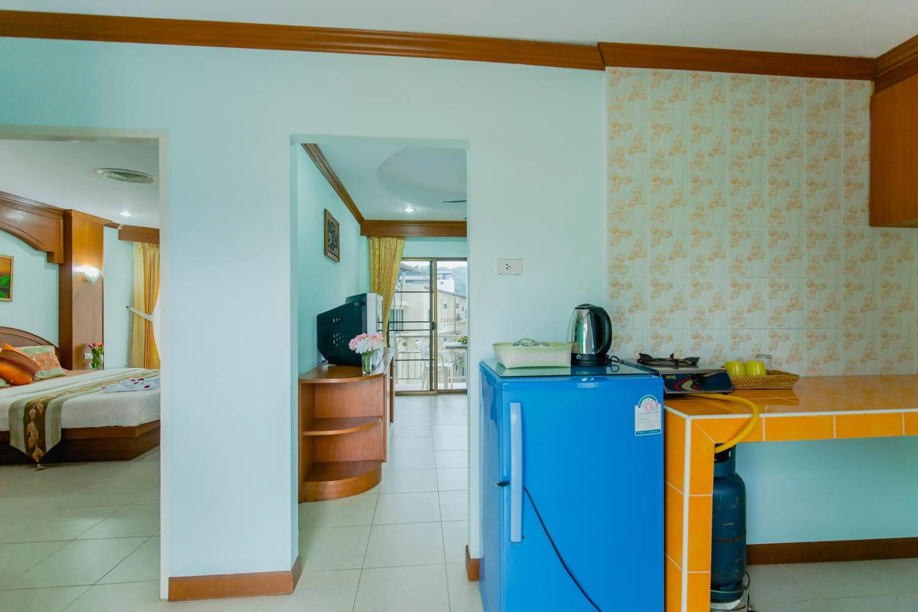 Kitchen or kitchenette, Bed in RK Guesthouse