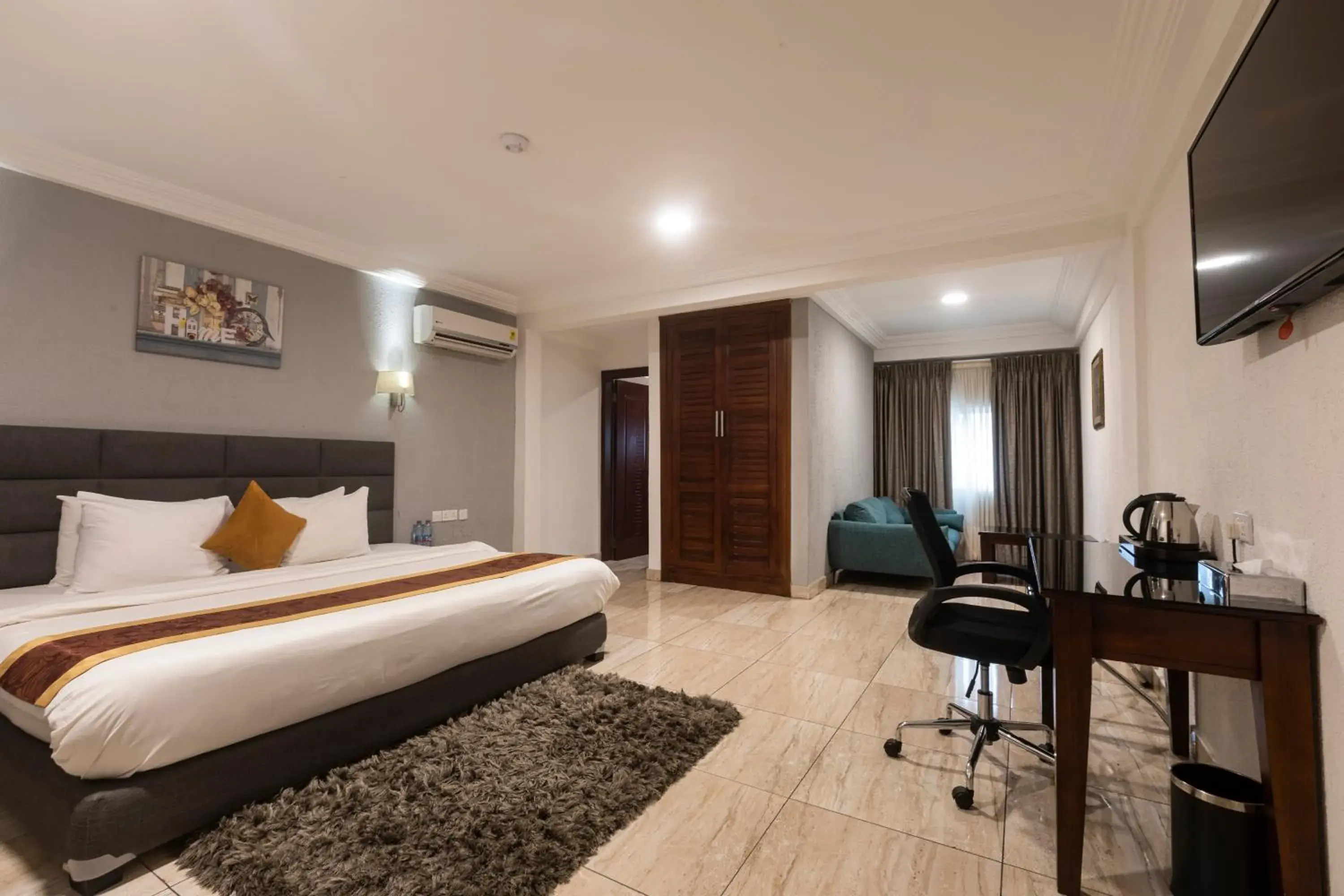 Bed in Airport View Hotel Bed in Airport View Hotel