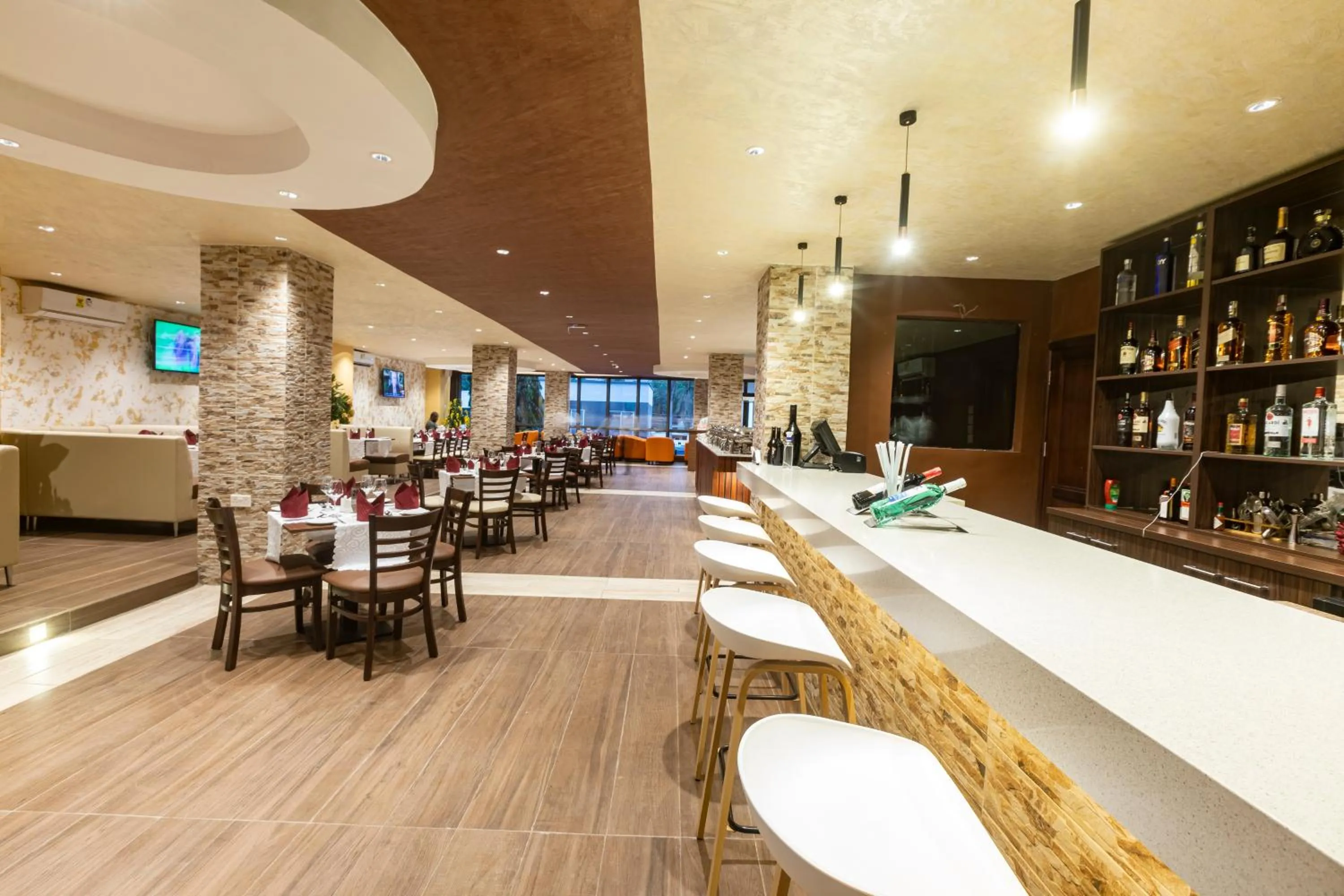 Restaurant/places to eat in Airport View Hotel