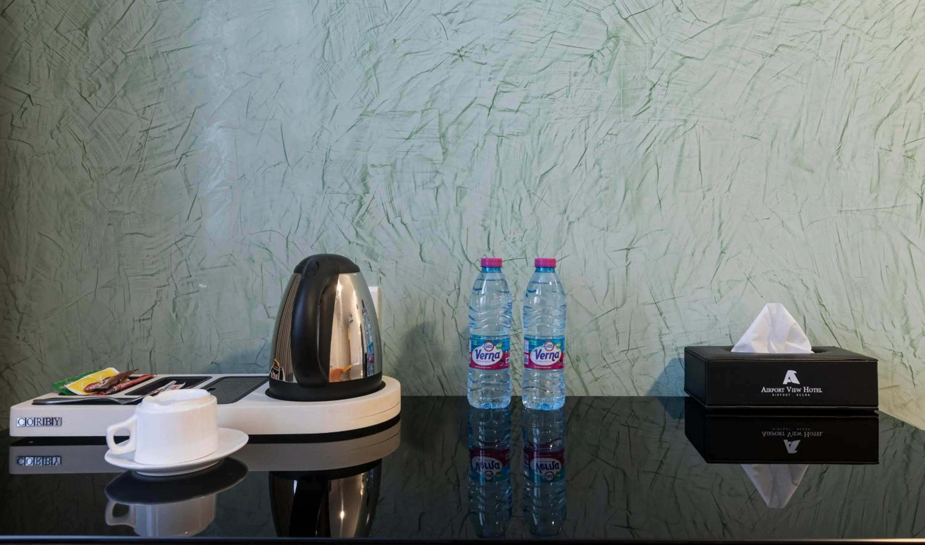 Coffee/tea facilities in Airport View Hotel