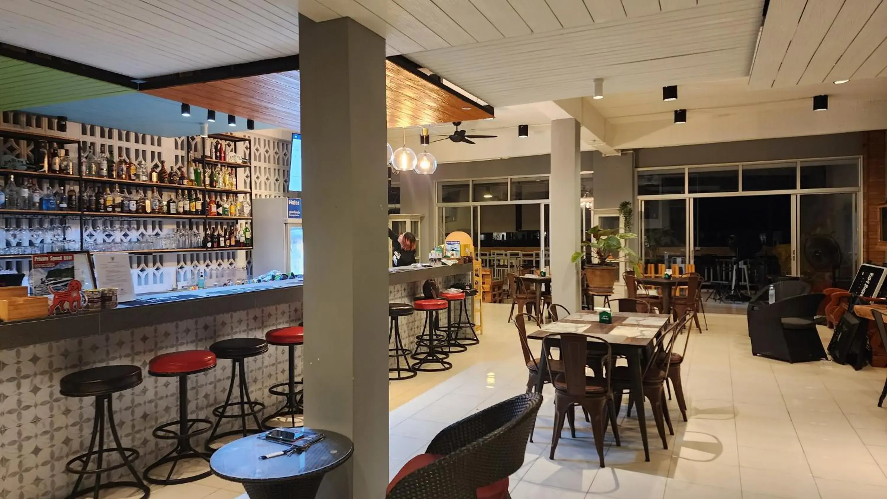 Restaurant/places to eat in iRest Ao Nang Restaurant/places to eat in iRest Ao Nang