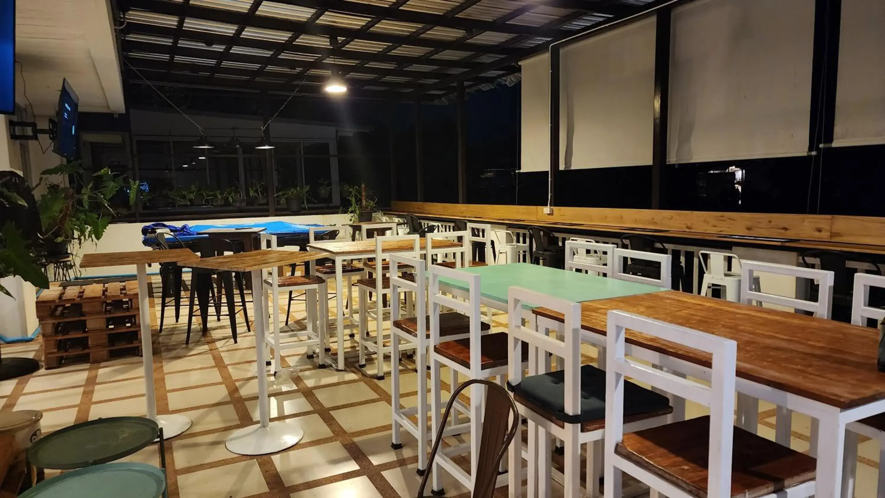 Restaurant/places to eat in iRest Ao Nang Restaurant/places to eat in iRest Ao Nang