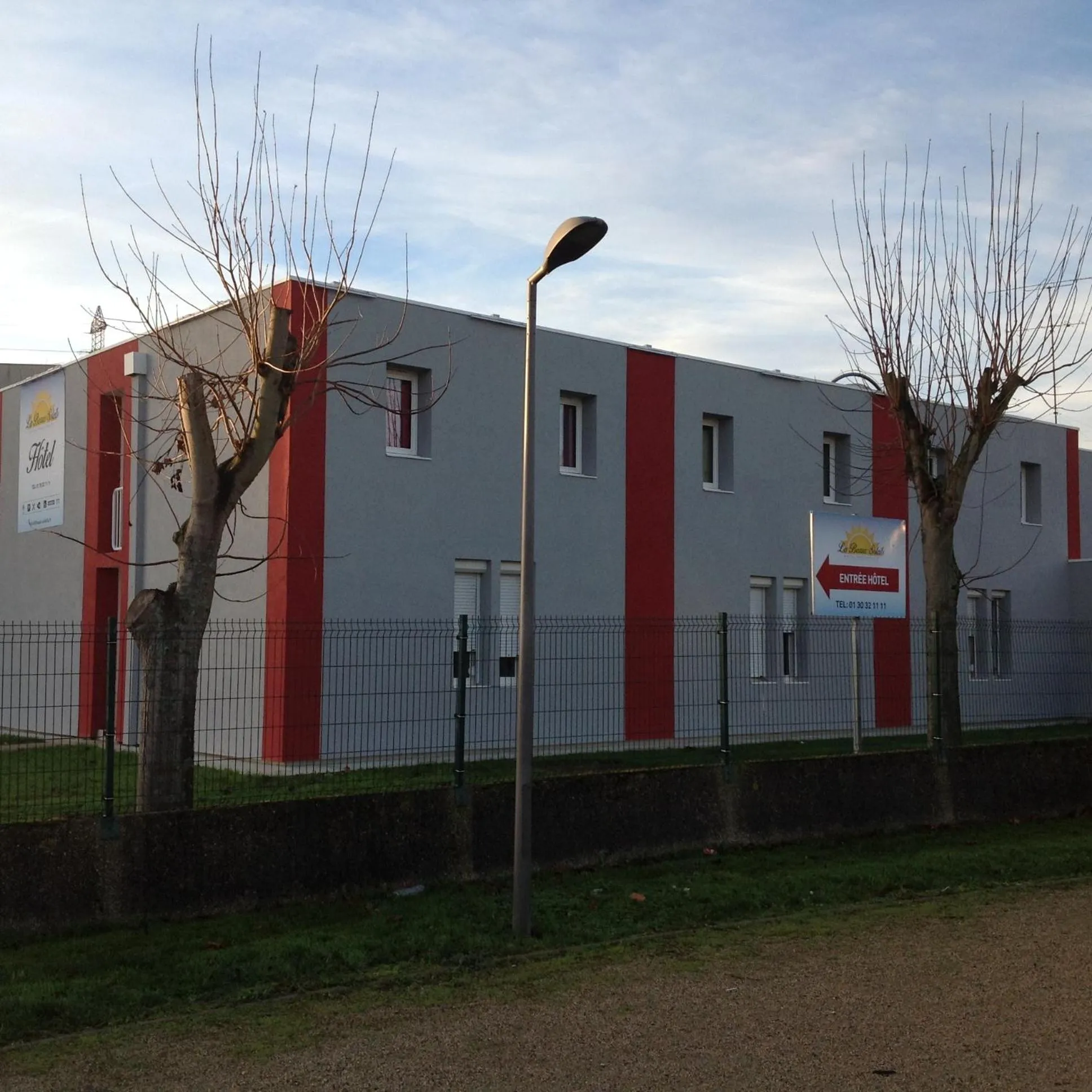 Property building in Hotel Les Beaux Soleils