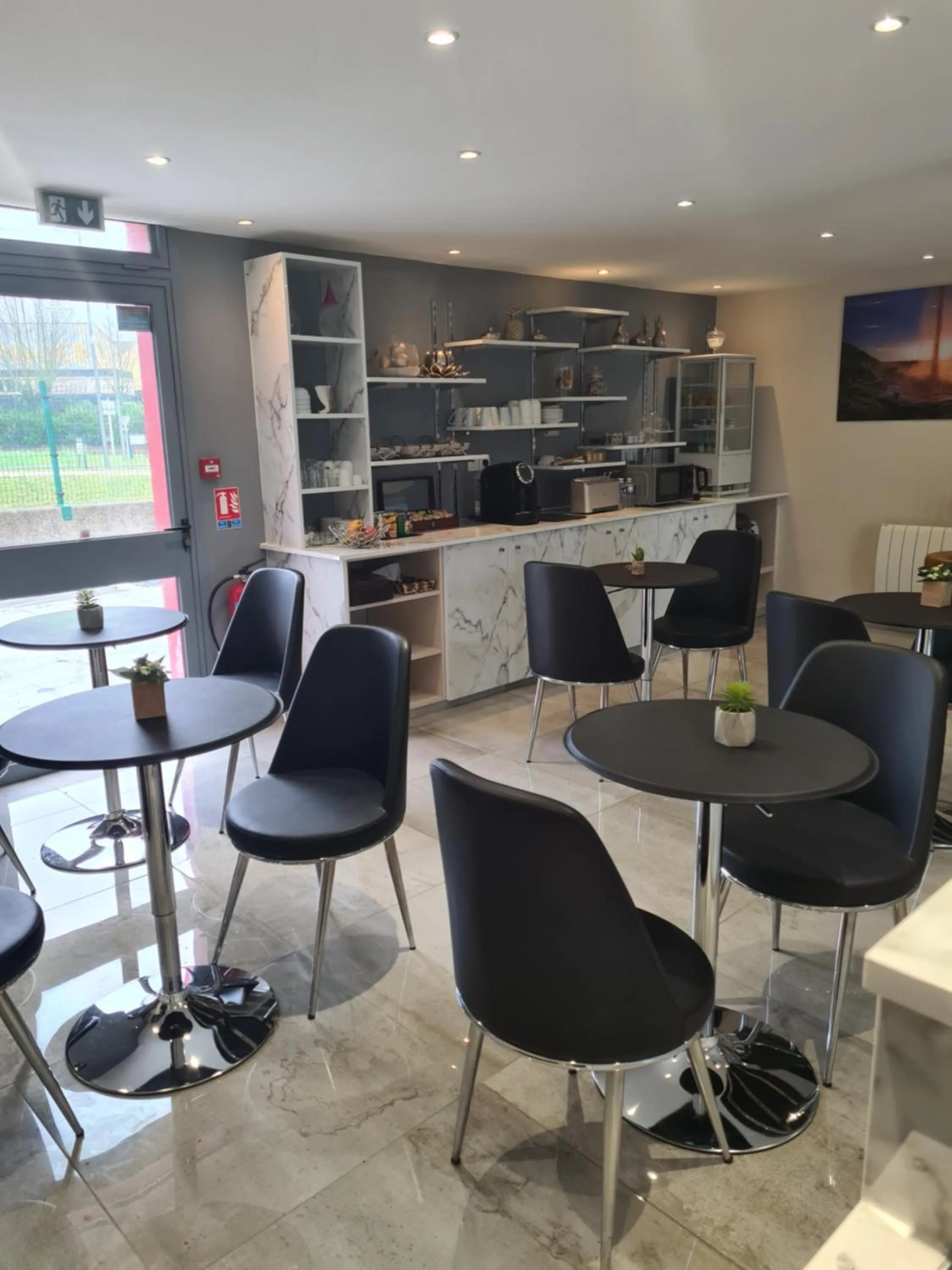 Dining area in Hotel Les Beaux Soleils