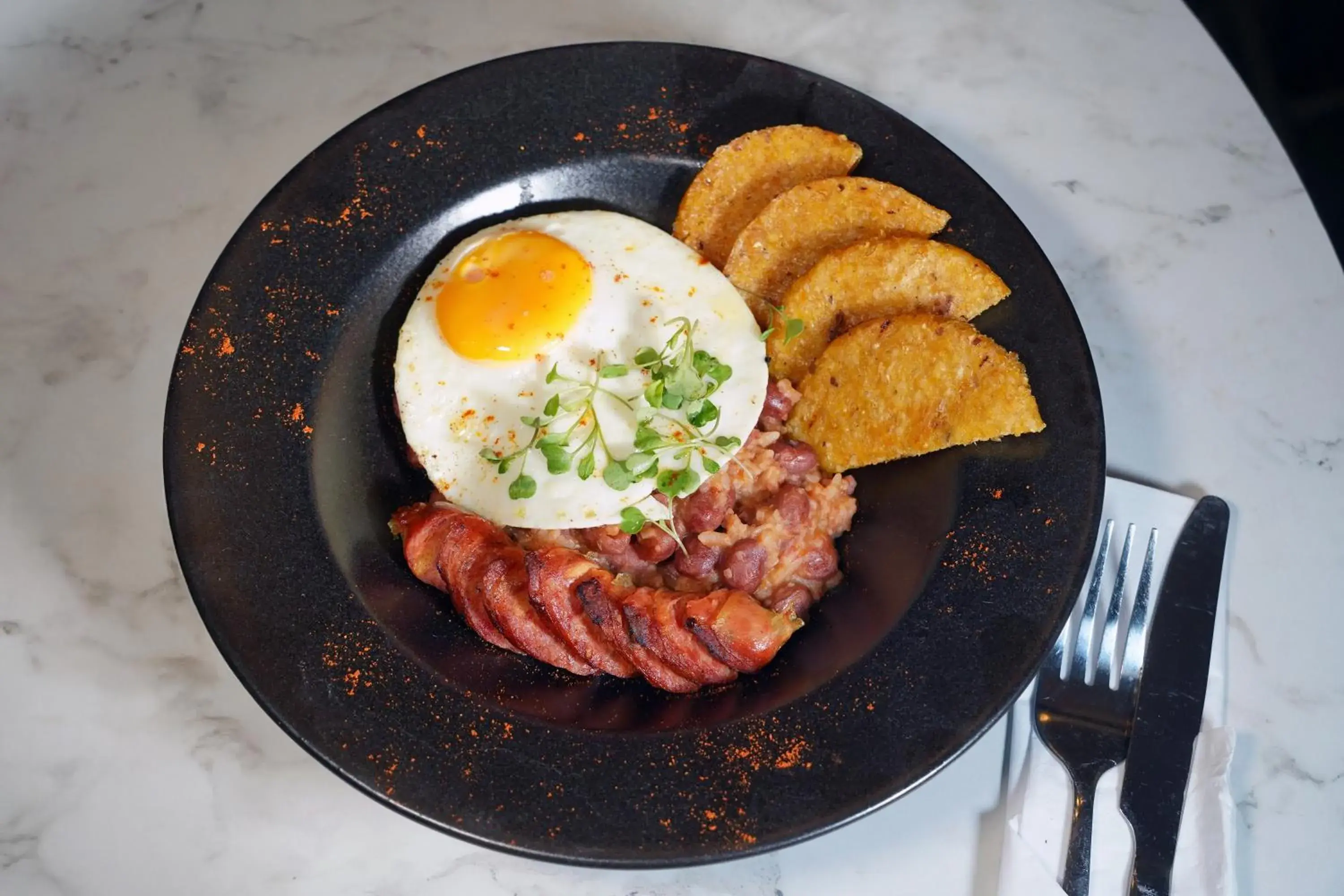 Restaurant/places to eat in Hotel Living 35 Suites Restaurant/places to eat in Hotel Living 35 Suites