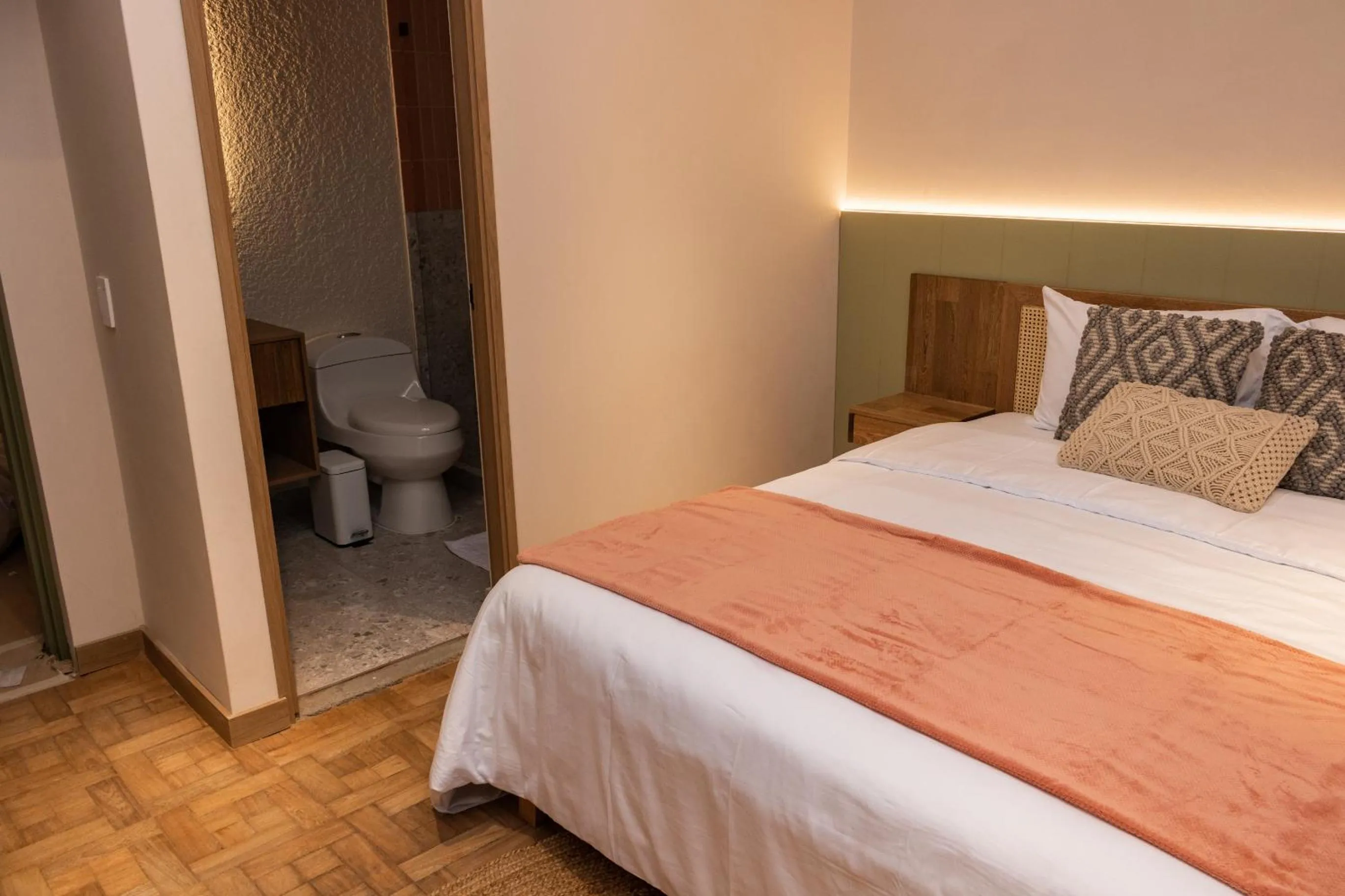 Photo of the whole room, Bed in Hotel Boutique Roomzz Laureles