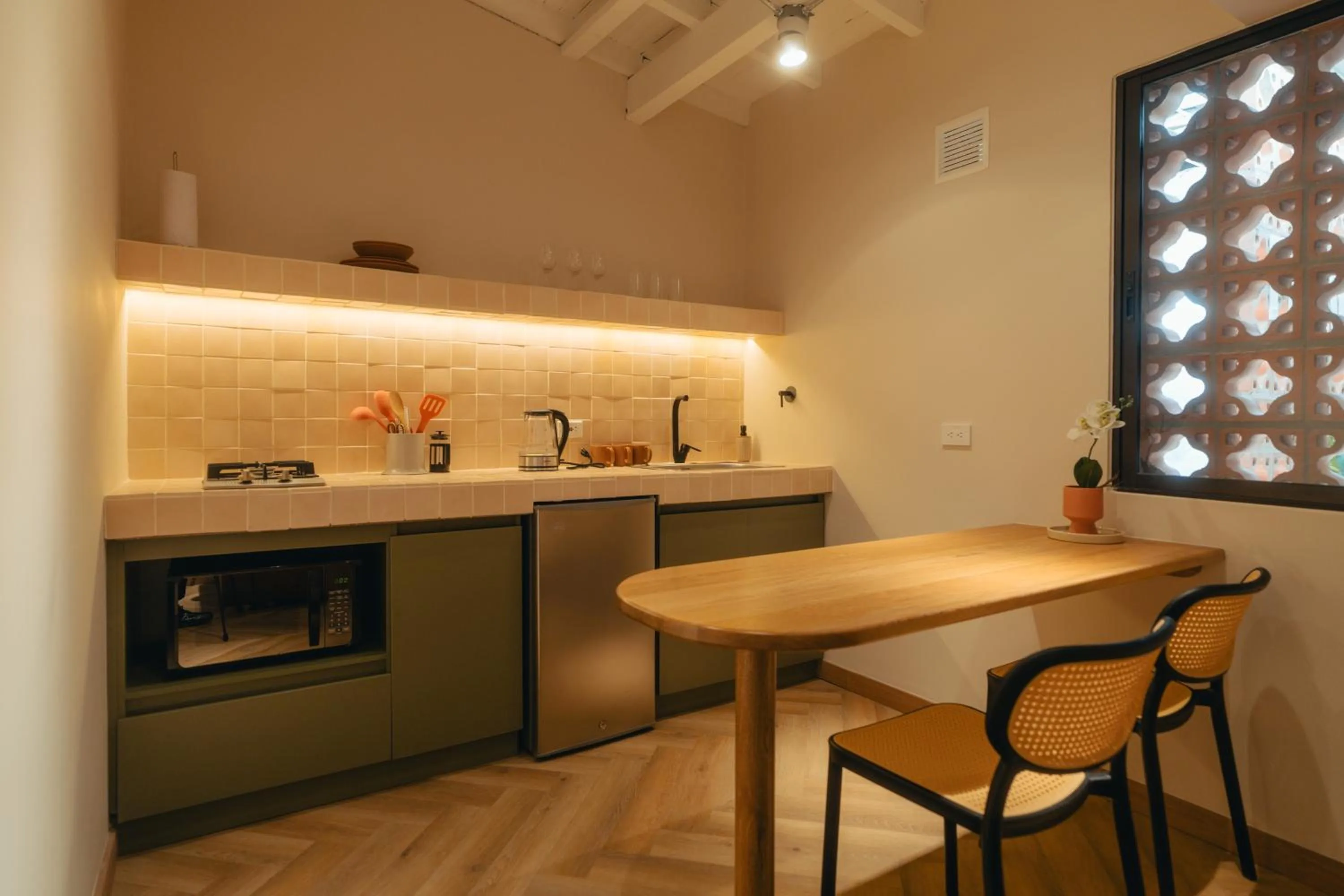 Kitchen or kitchenette in Hotel Boutique Roomzz Laureles