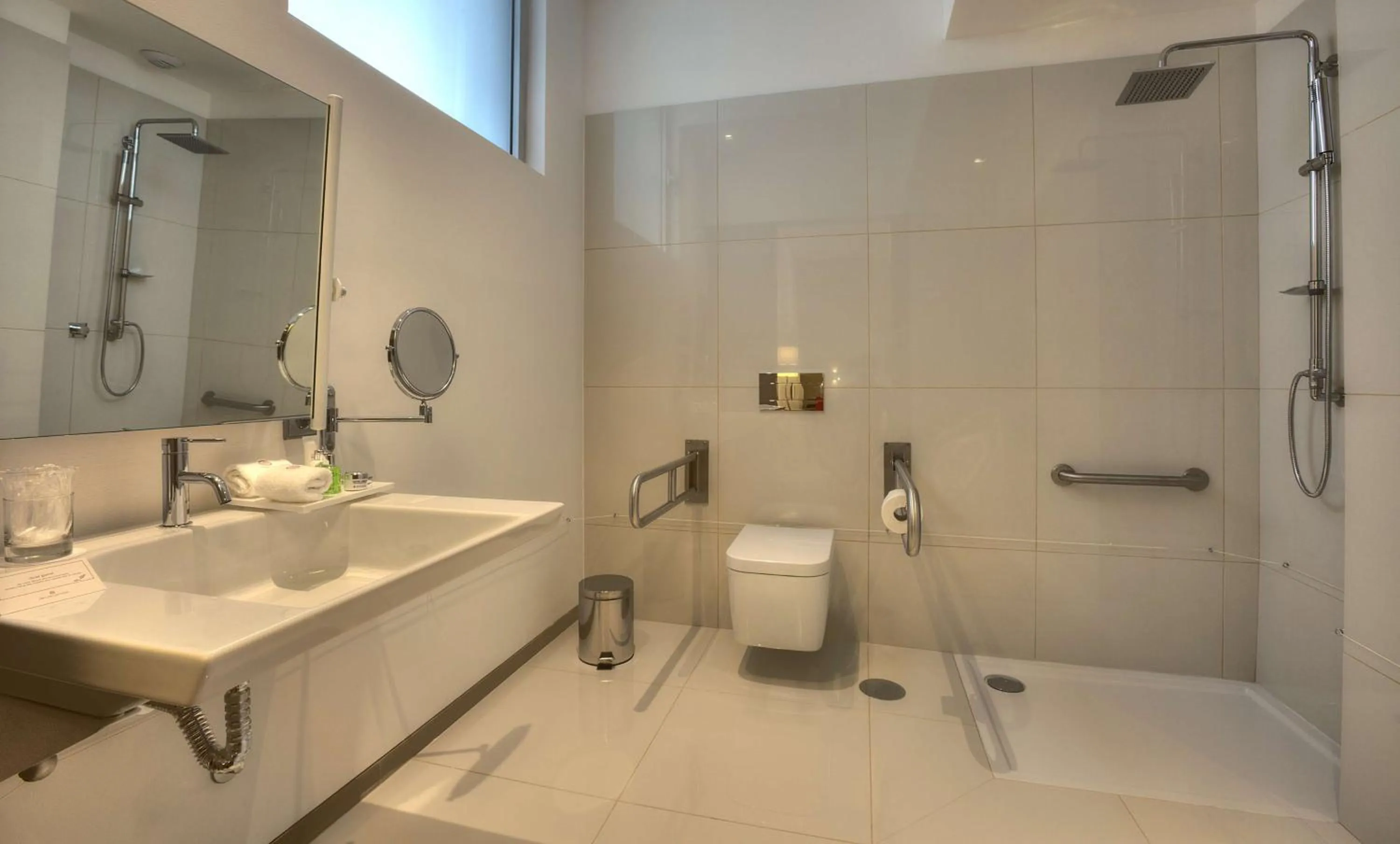 Bathroom in NH Collection Porto Batalha