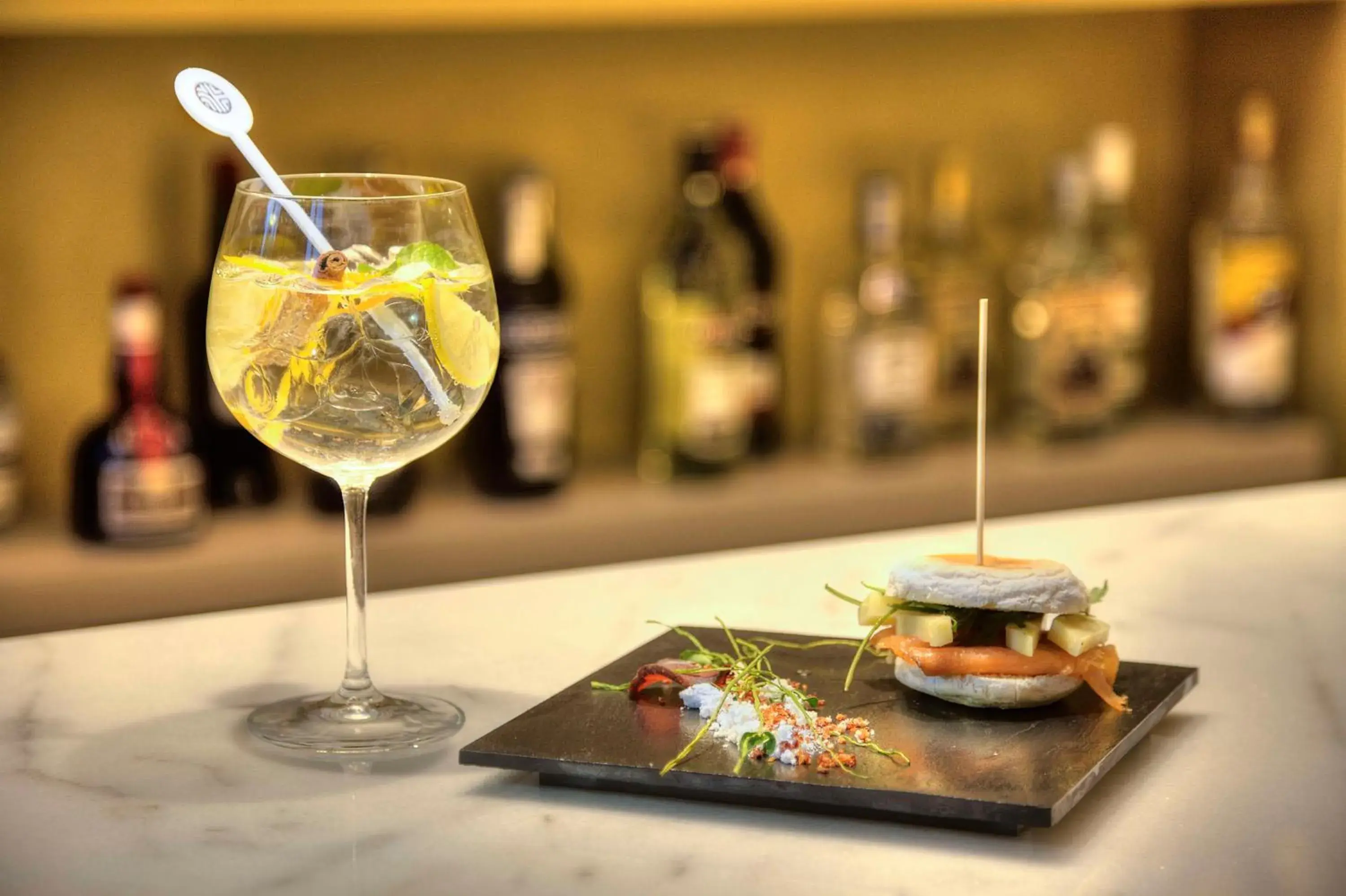 Lounge or bar in NH Collection Porto Batalha Lounge or bar in NH Collection Porto Batalha