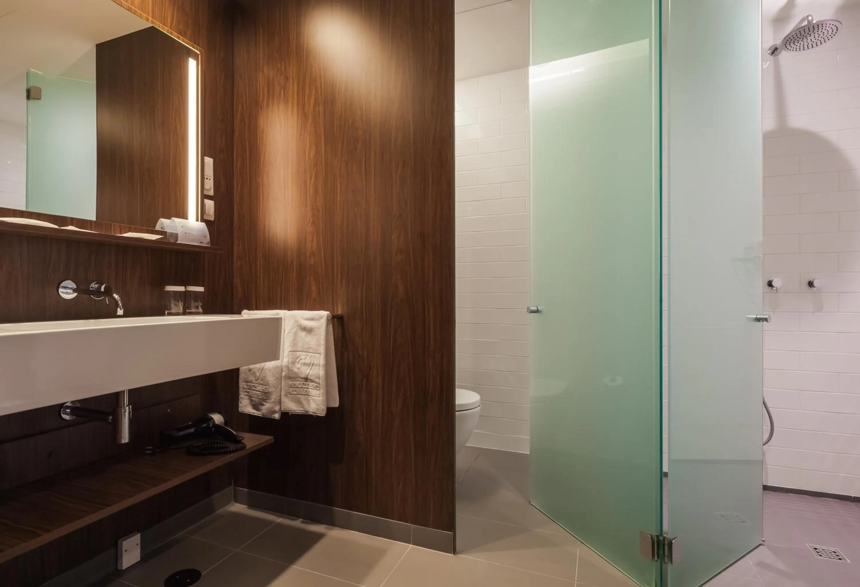 Bathroom in Vincci Porto