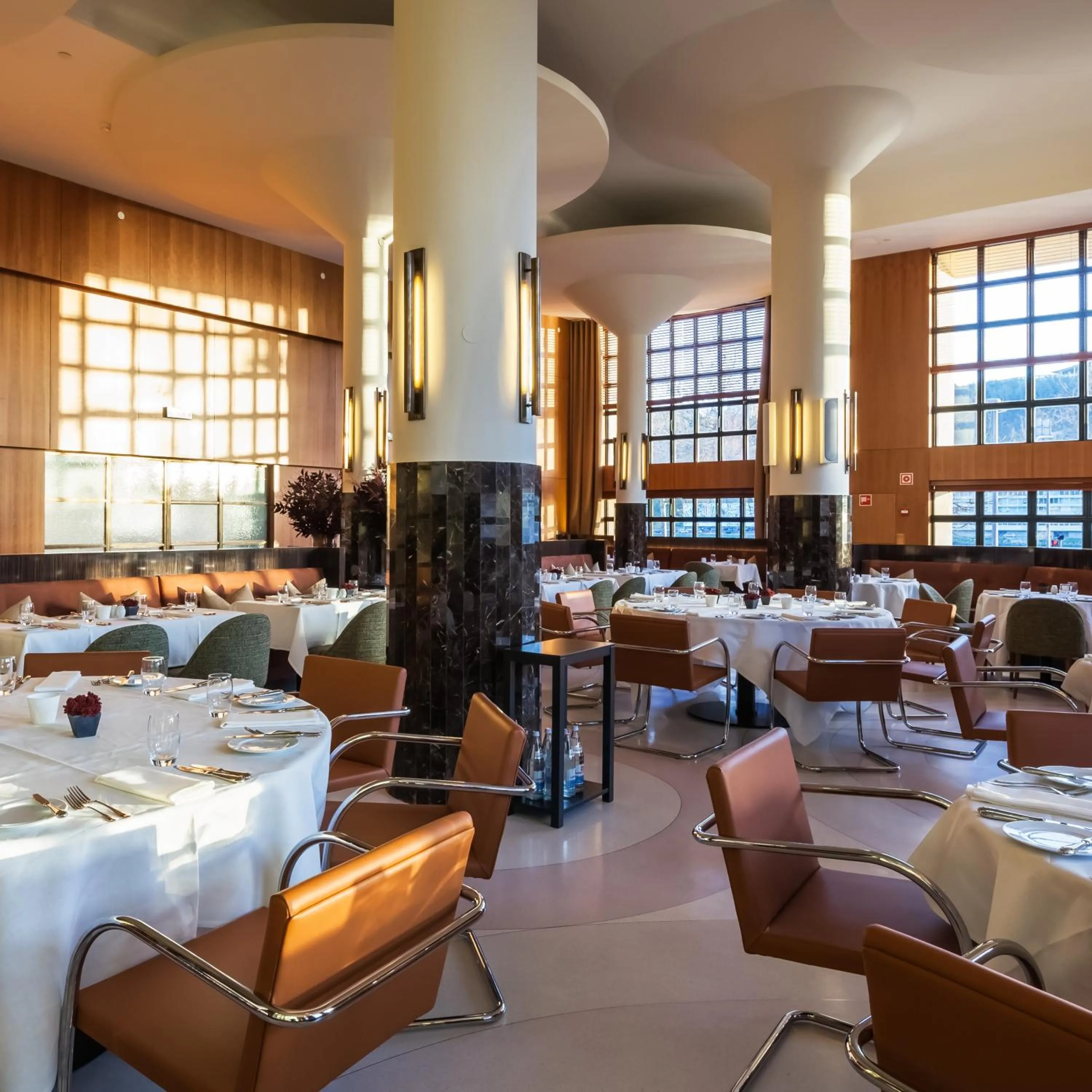 Restaurant/places to eat in Vincci Porto