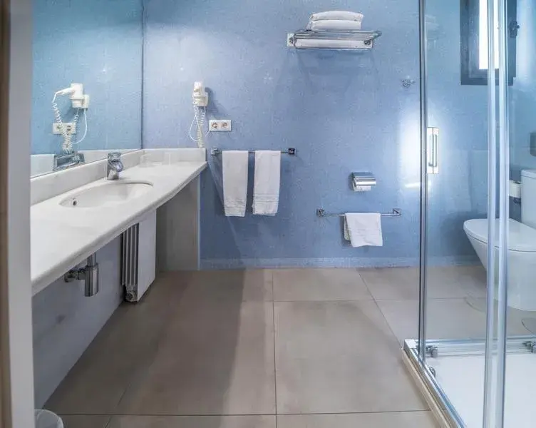 Shower in Hotel Simon Shower in Hotel Simon