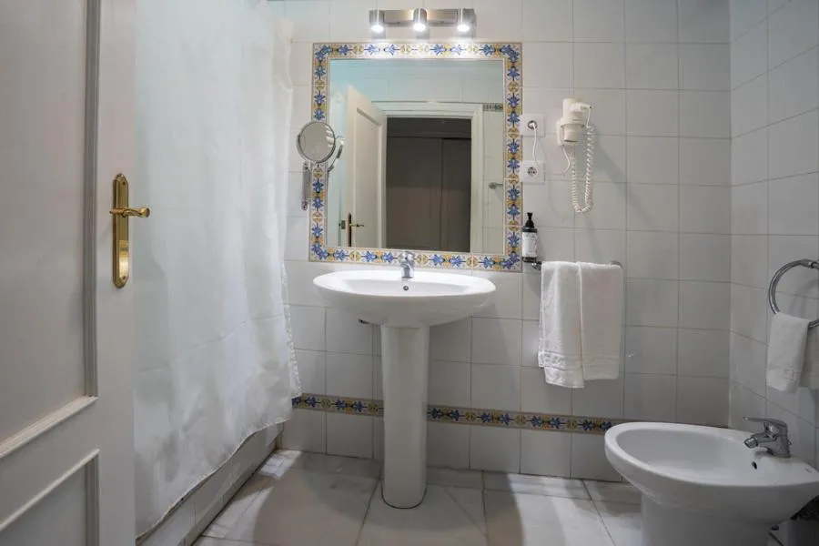 Bathroom in Hotel Simon