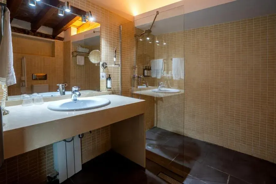 Shower in Hotel Simon Shower in Hotel Simon