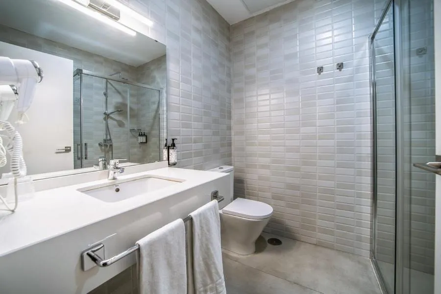 Shower in Hotel Simon