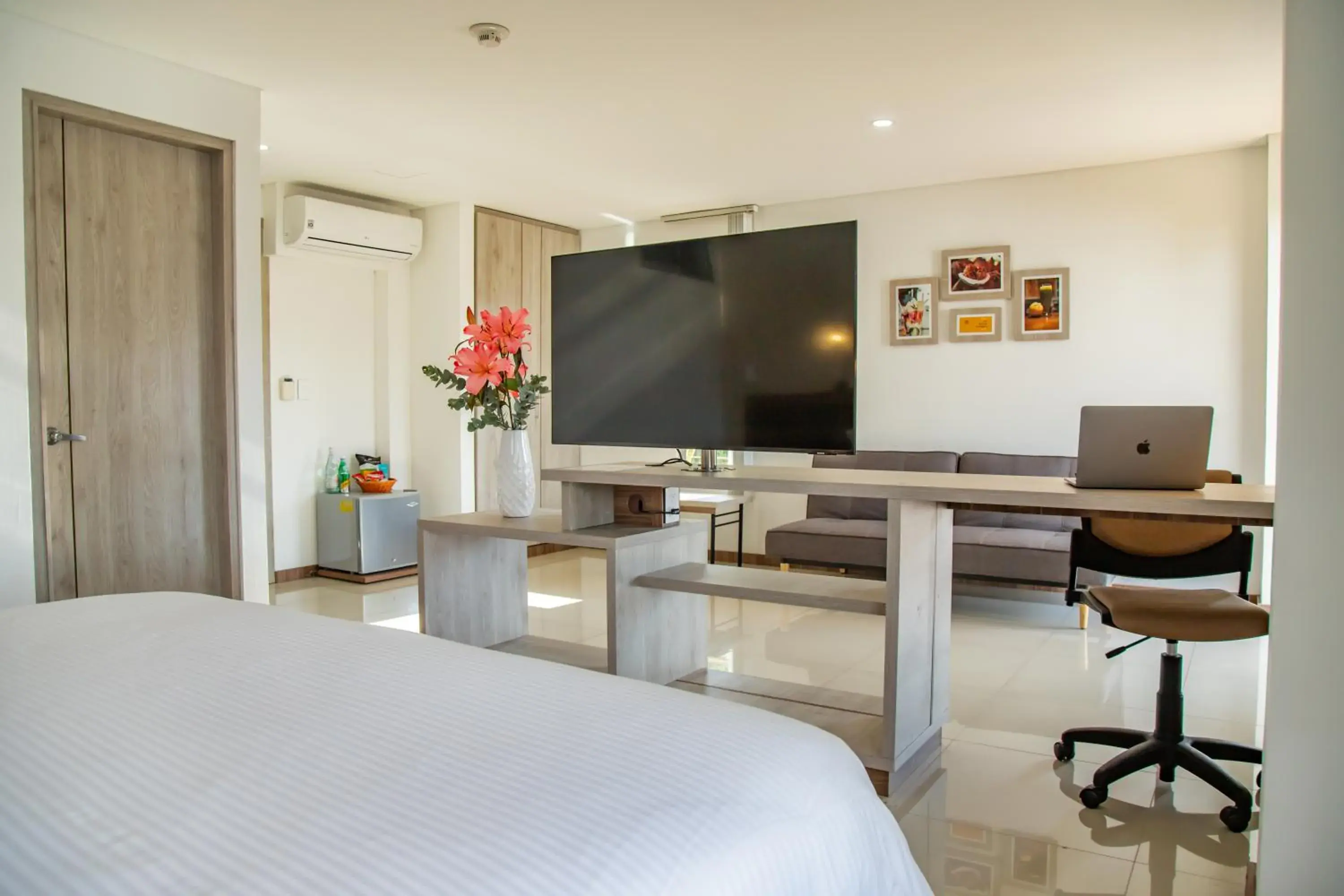 TV and multimedia, Bed in Hotel Estancia Chipichape Cali TV and multimedia, Bed in Hotel Estancia Chipichape Cali