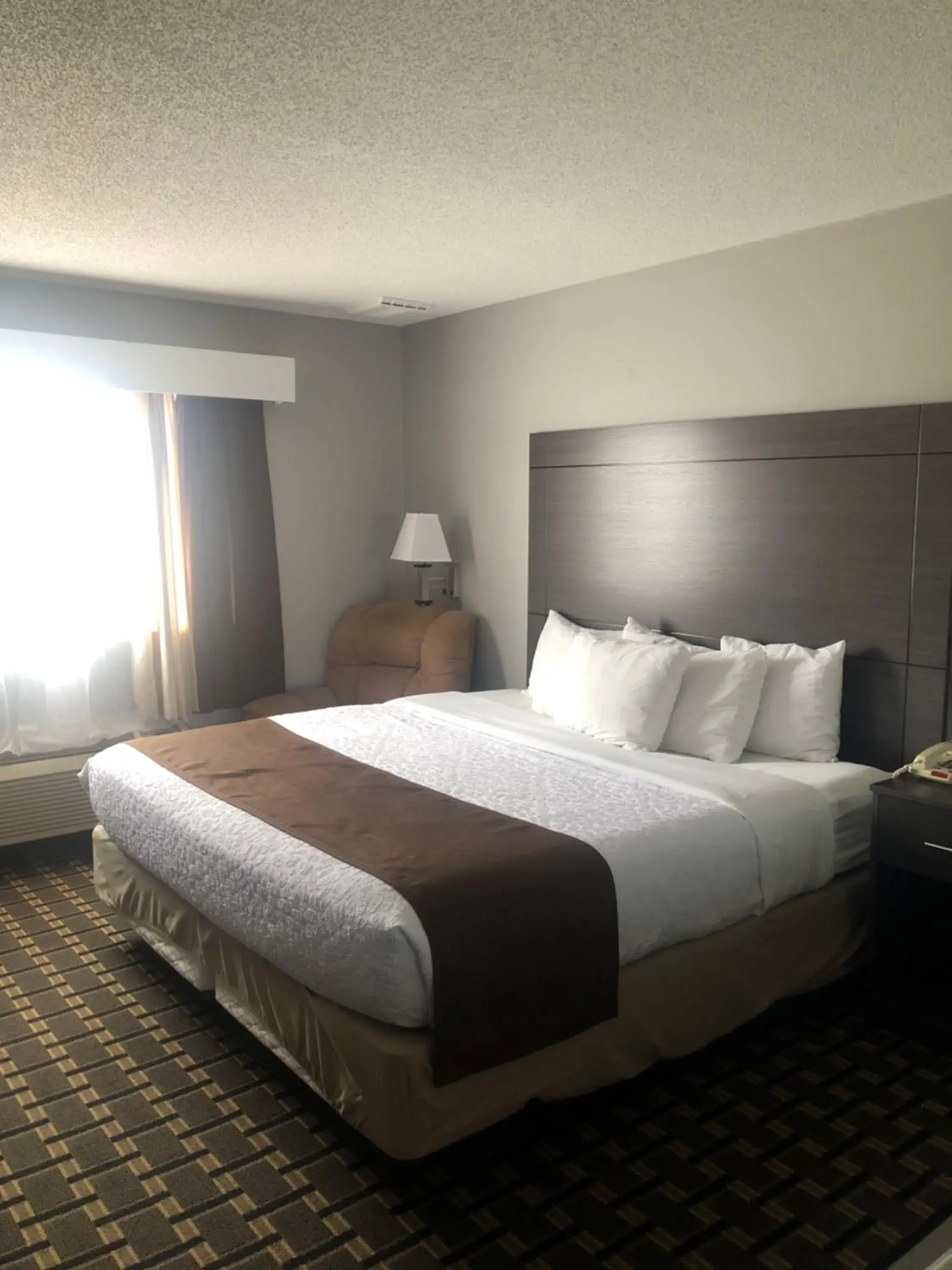 King Room with Spa Bath - Non-Smoking in Adams Inn and Suites King Room with Spa Bath - Non-Smoking in Adams Inn and Suites