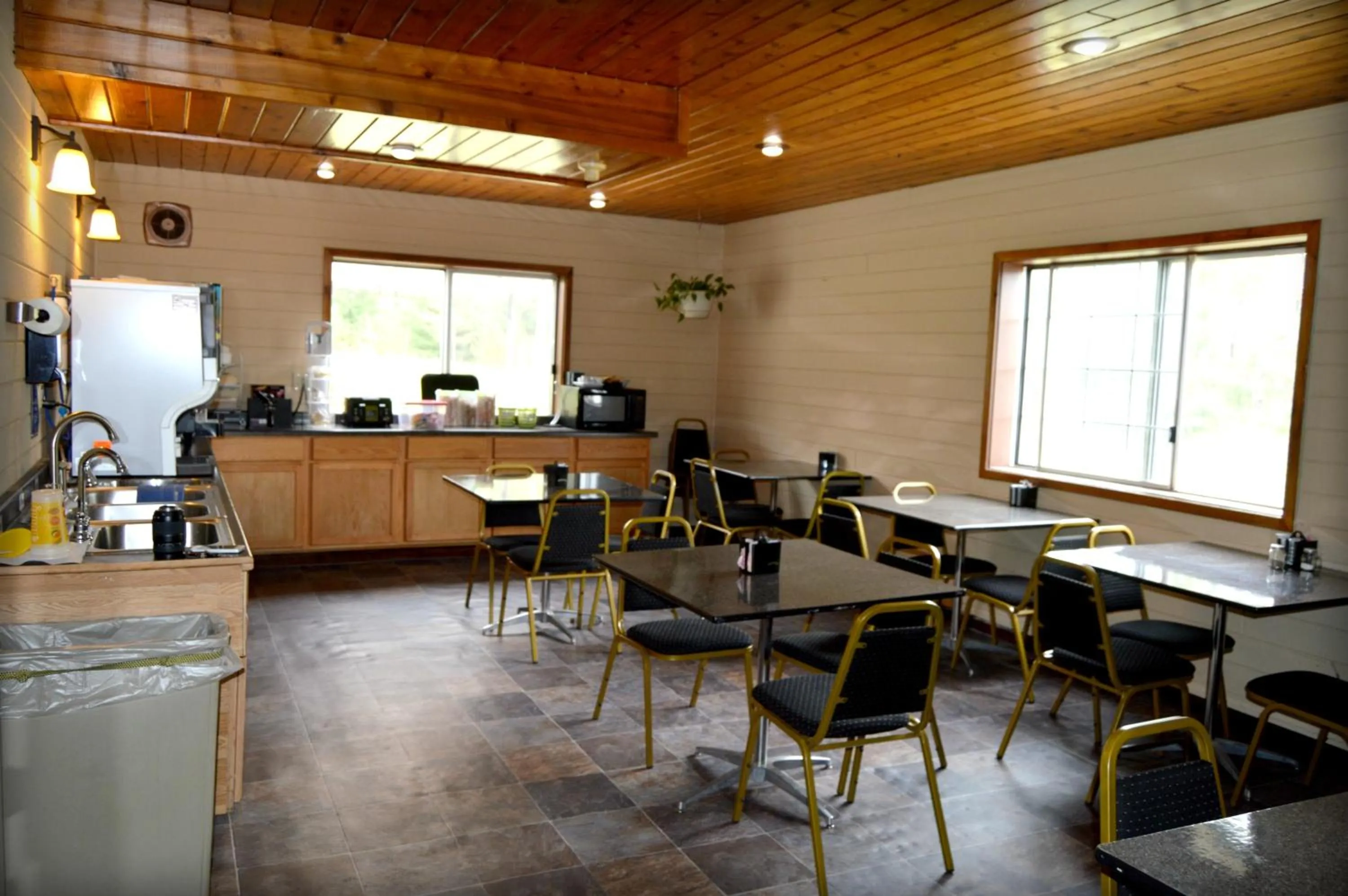 Coffee/tea facilities in Adams Inn and Suites
