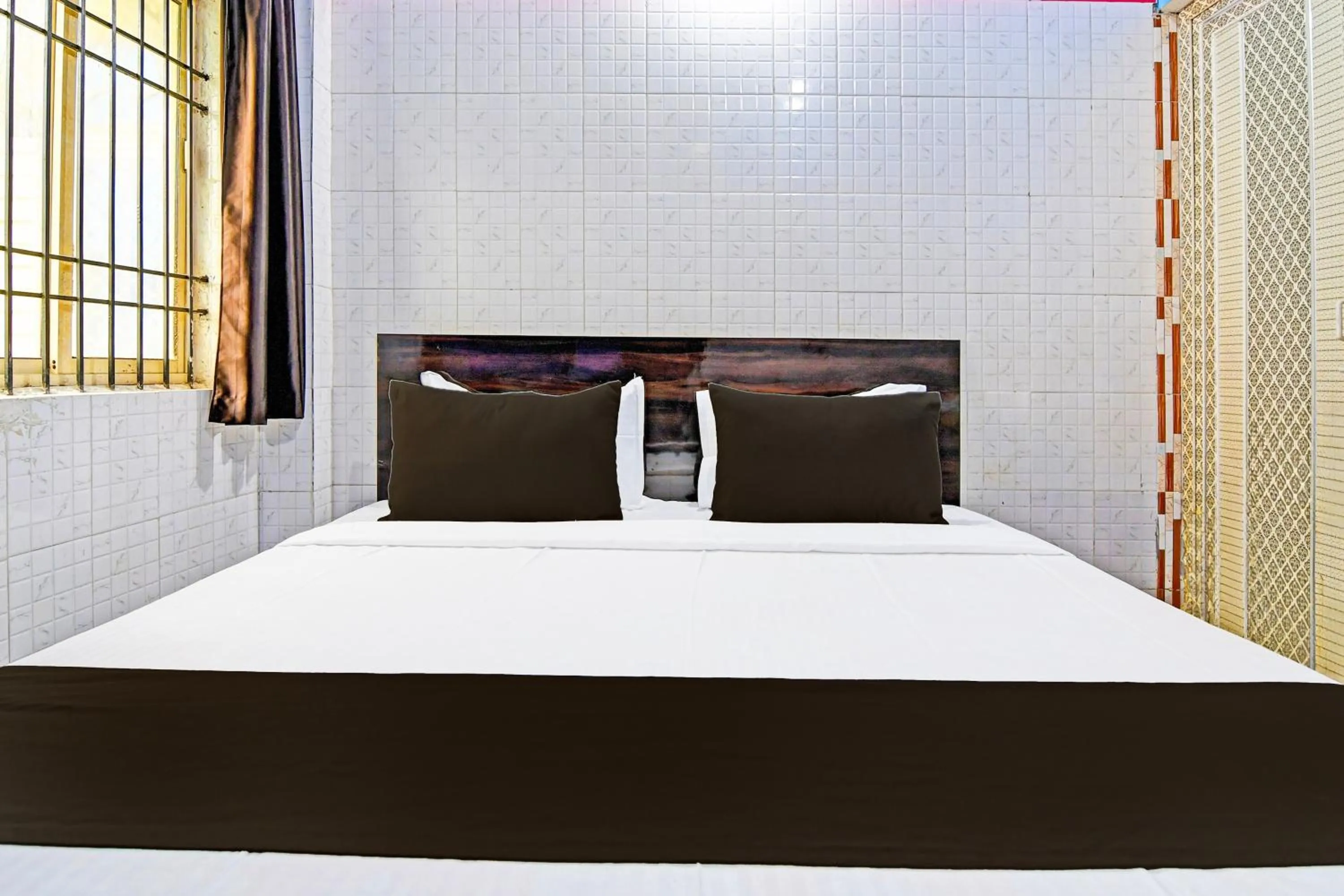 Facade/entrance, Bed in Hotel O New Cuttack Guest House