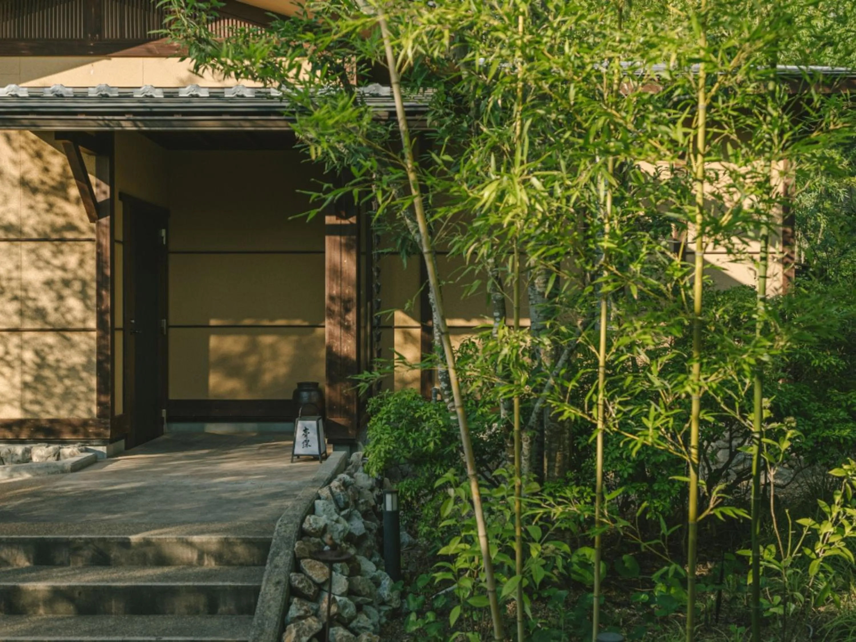 Property building in Ujosouan